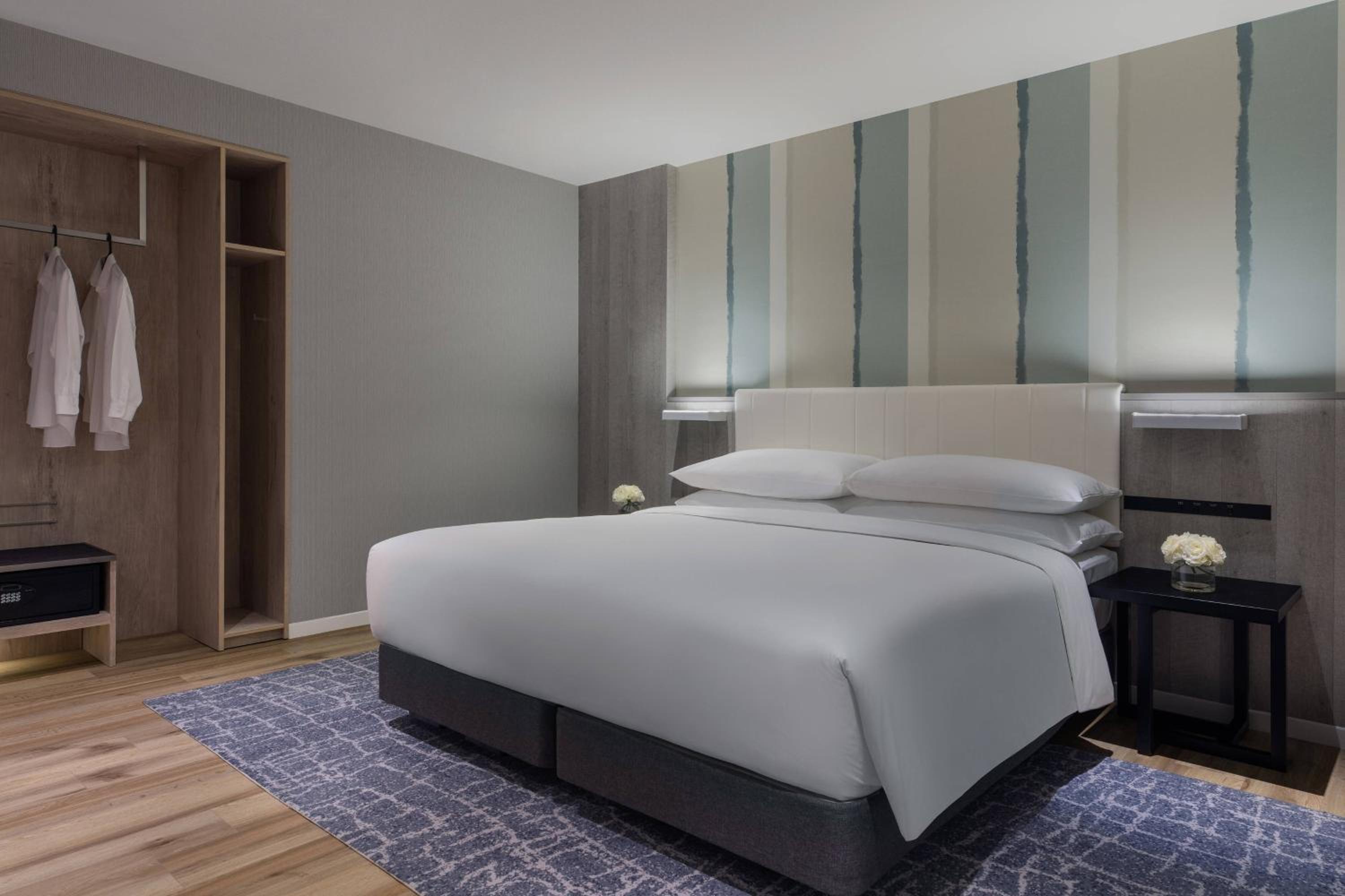 Executive Suite, 1 Bedroom Suite, 2 Double, Lake view photo 3