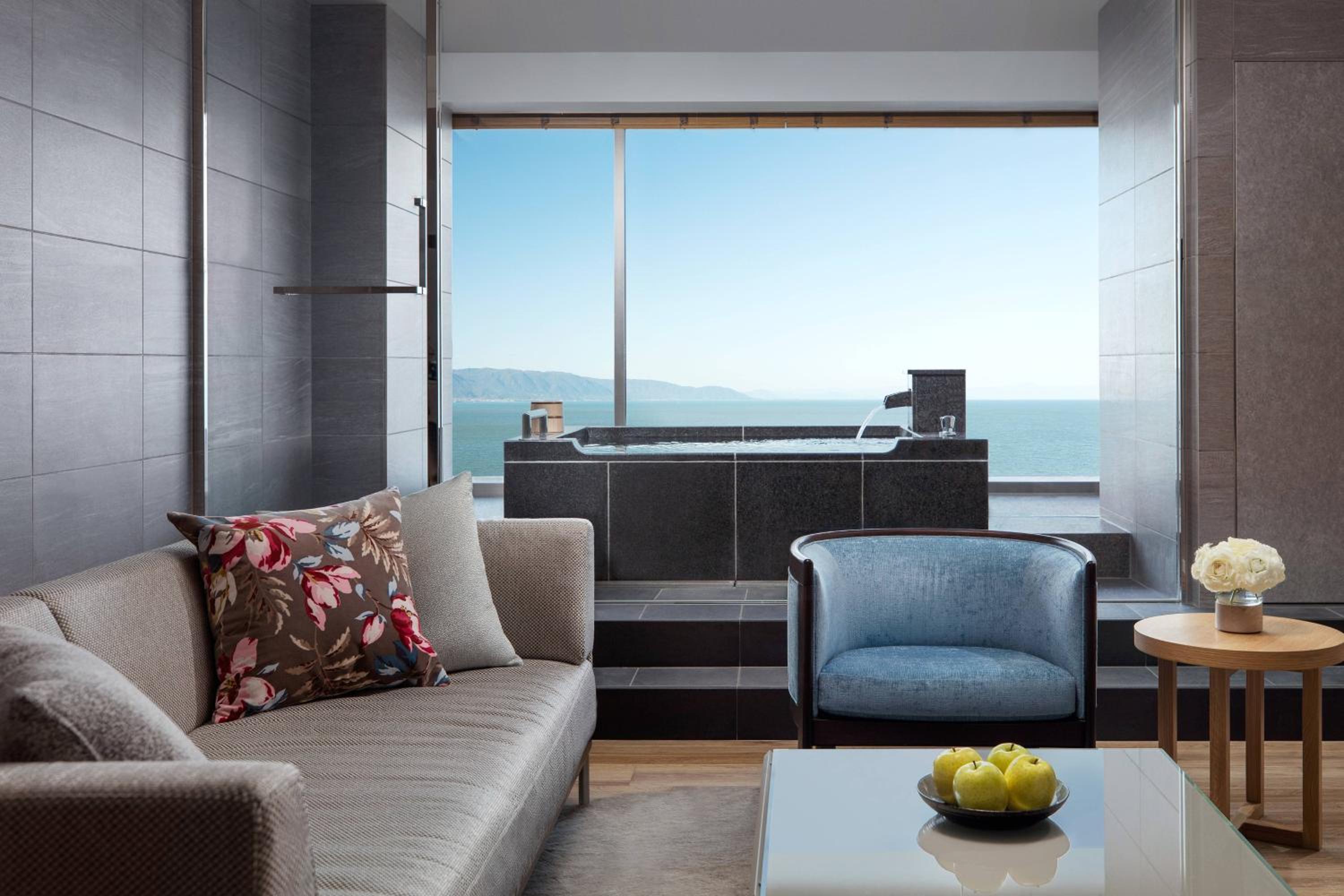 Executive Suite, 1 Bedroom Suite, 2 Double, Lake view photo 2
