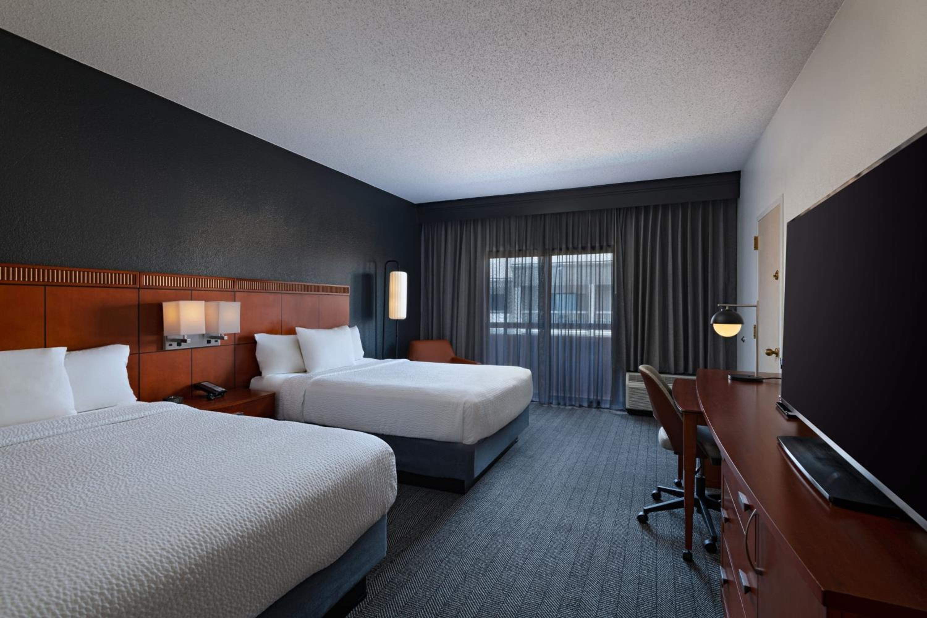 Queen Room with Two Queen Beds - Photo 1