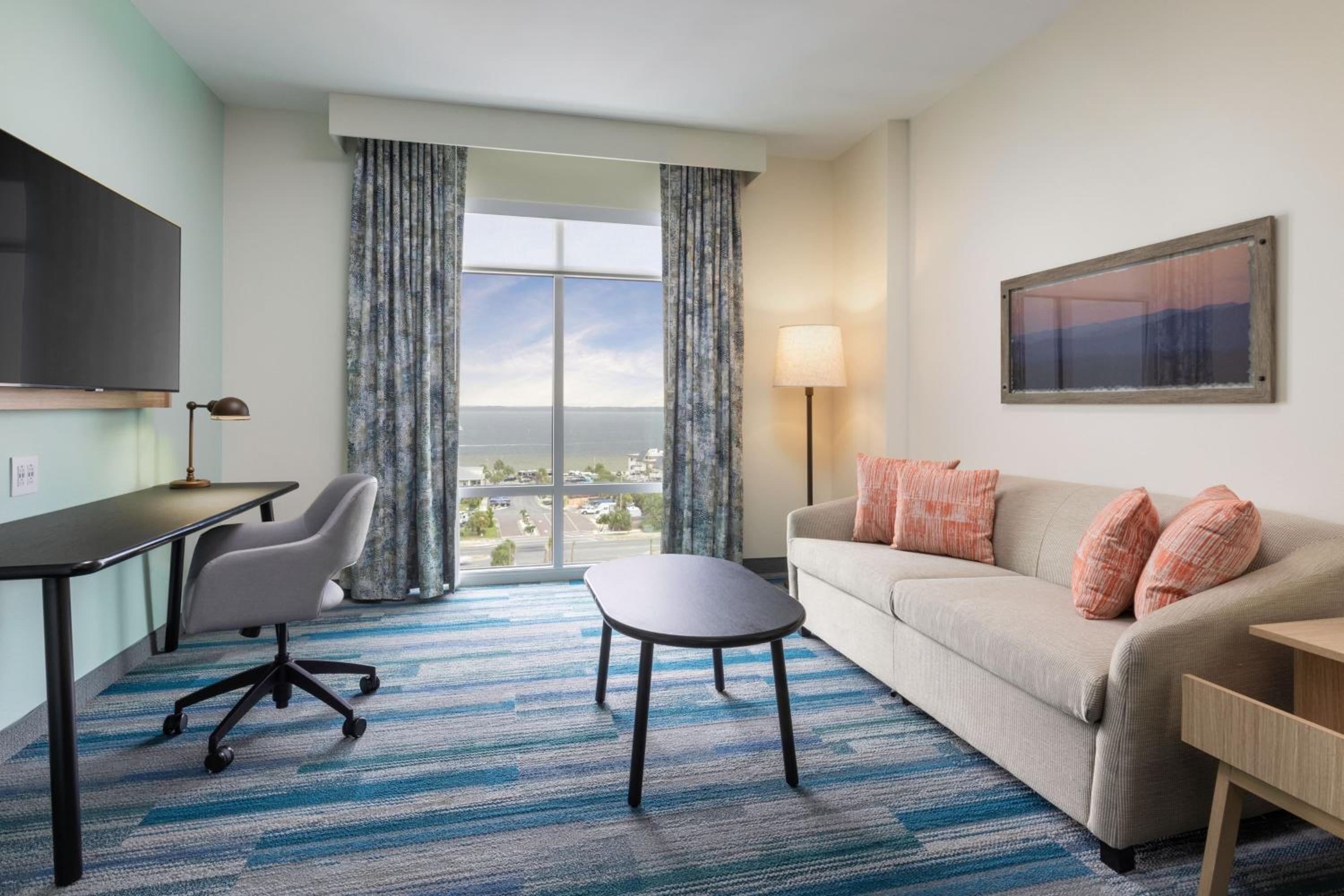 Queen Suite with Sofa Bed and Inland View