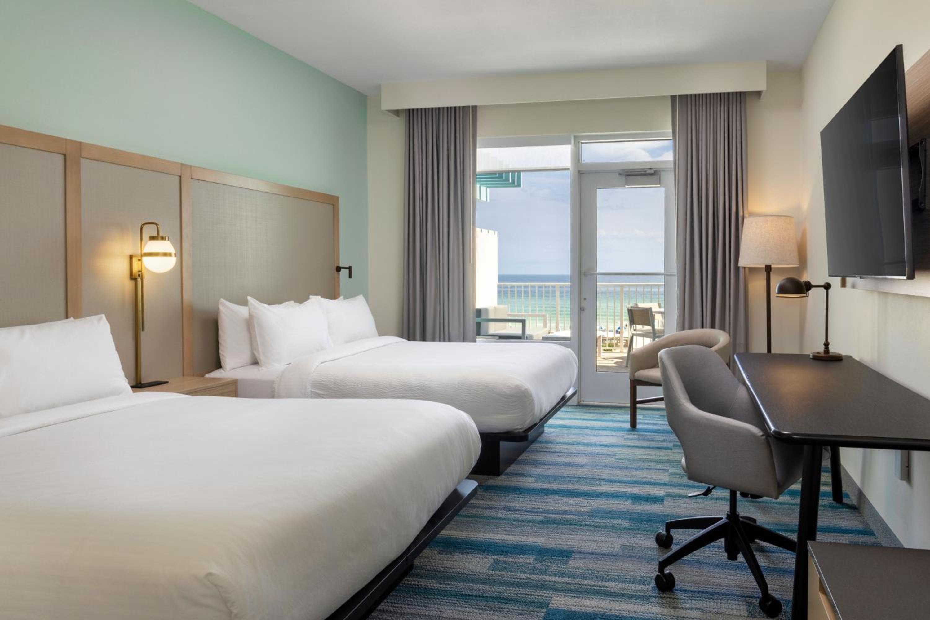 Queen Room with Two Queen Beds and Extended Balcony - Beachfront - Photo 2