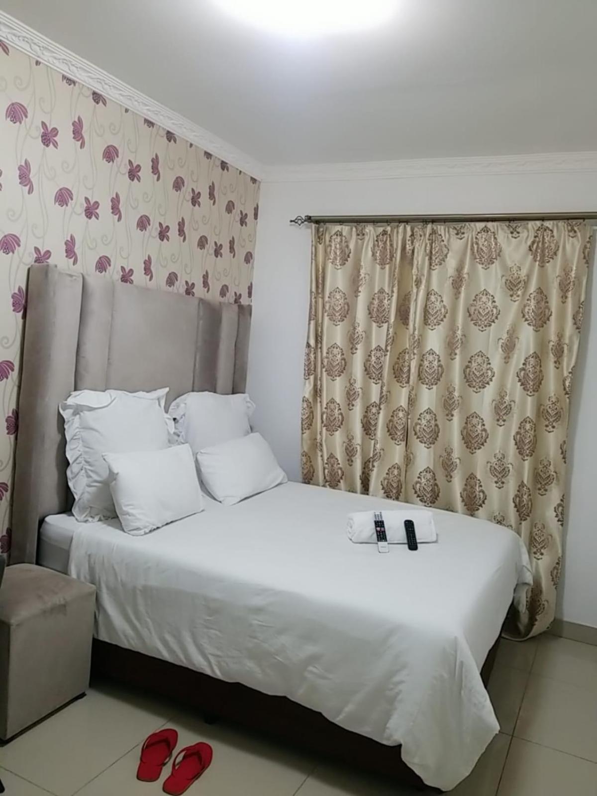 Queen Room - Photo 1