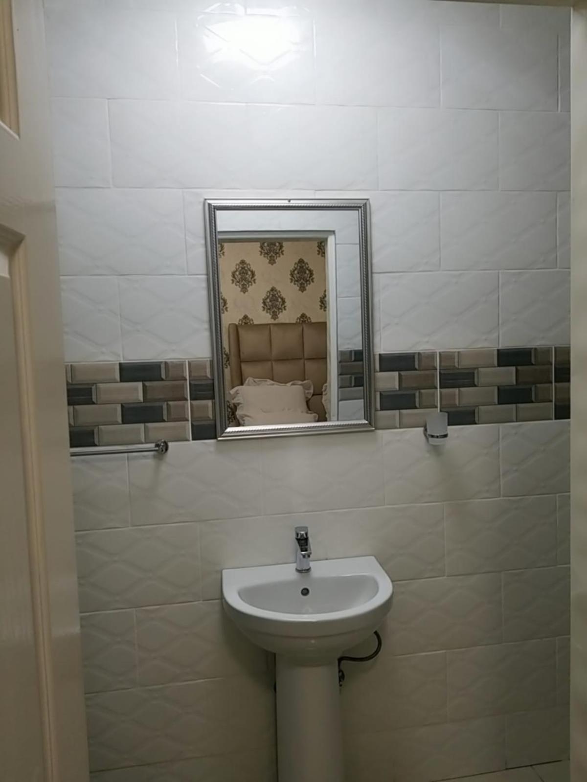 Queen Room - Photo 22