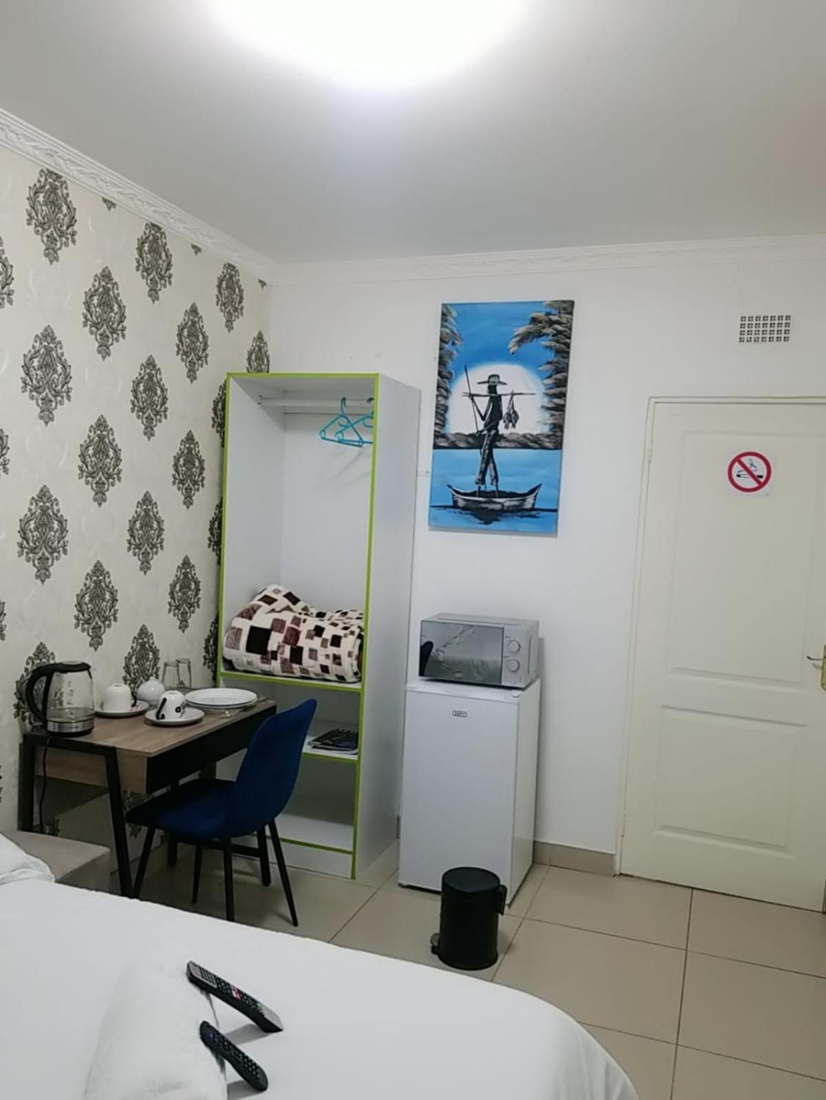 Queen Room - Photo 16