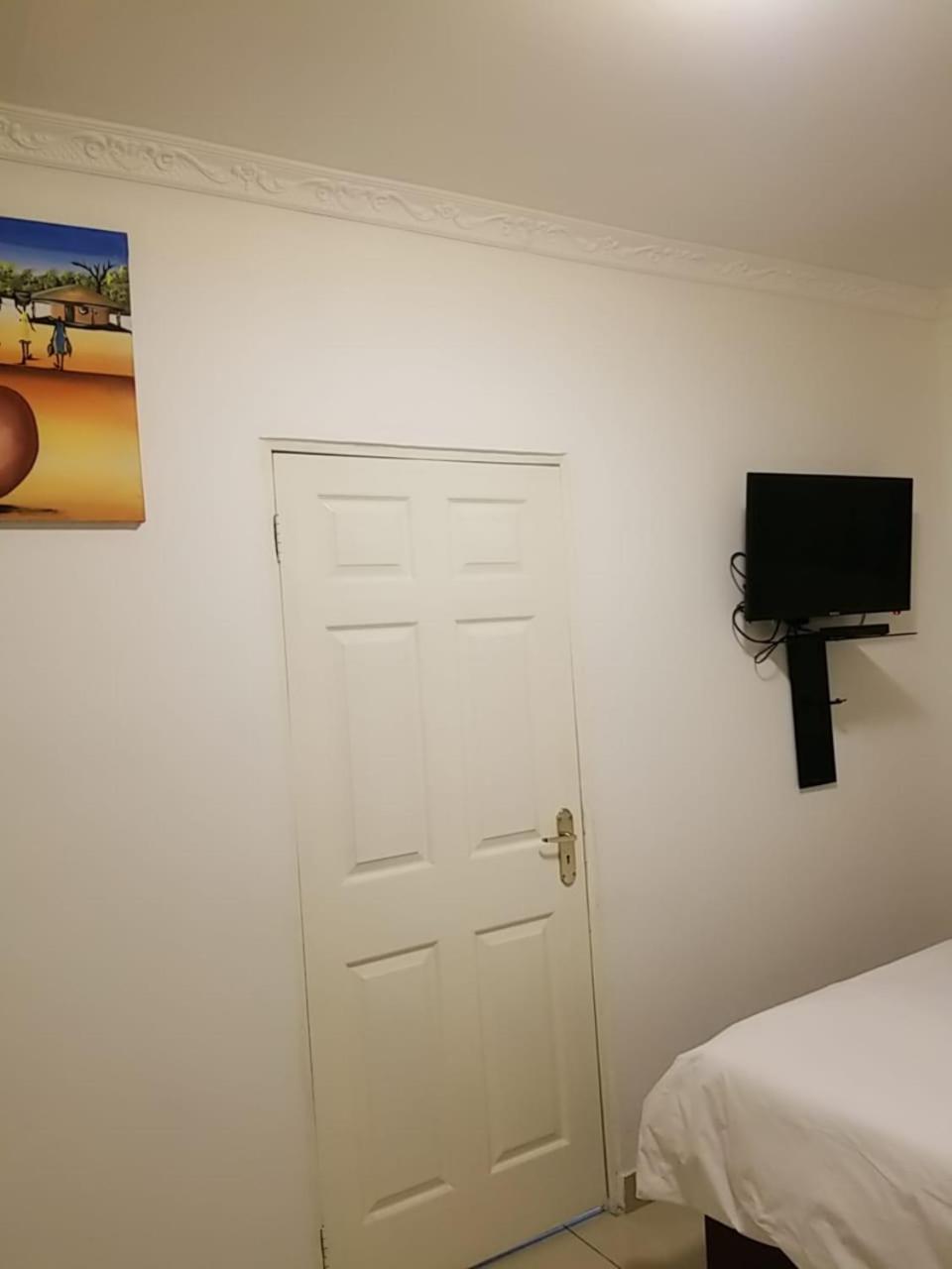 Queen Room - Photo 23