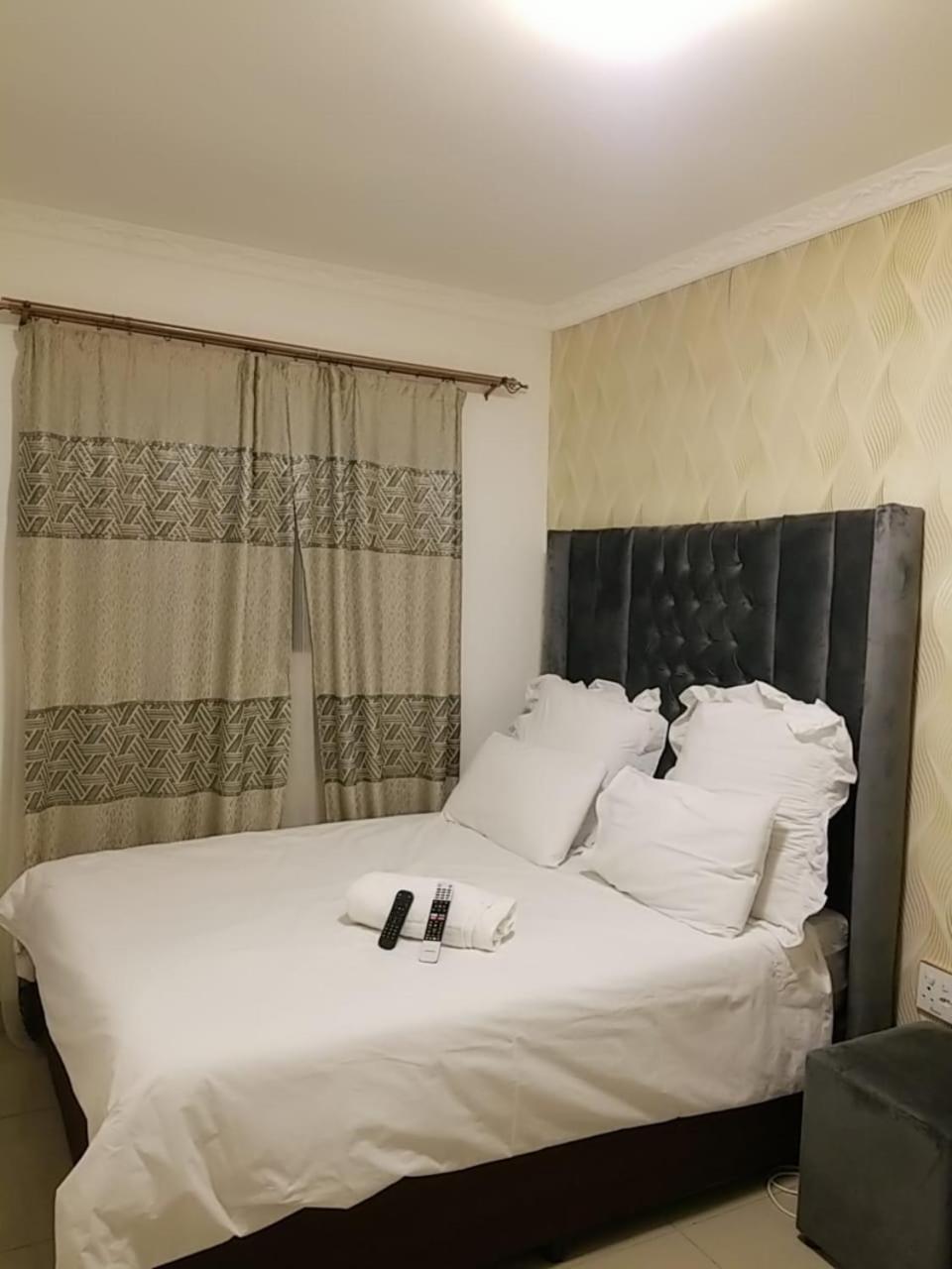 Queen Room - Photo 18