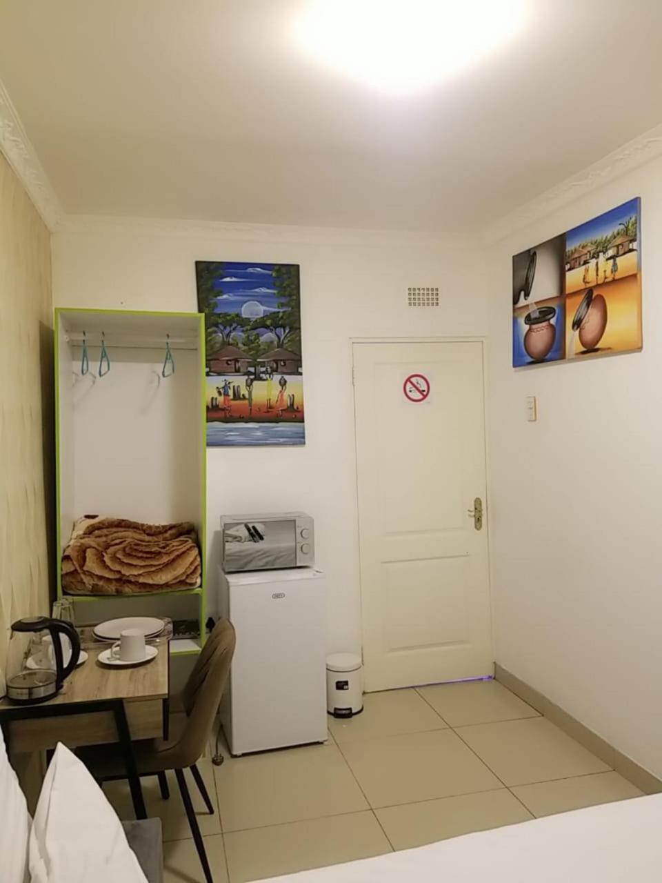 Queen Room - Photo 20