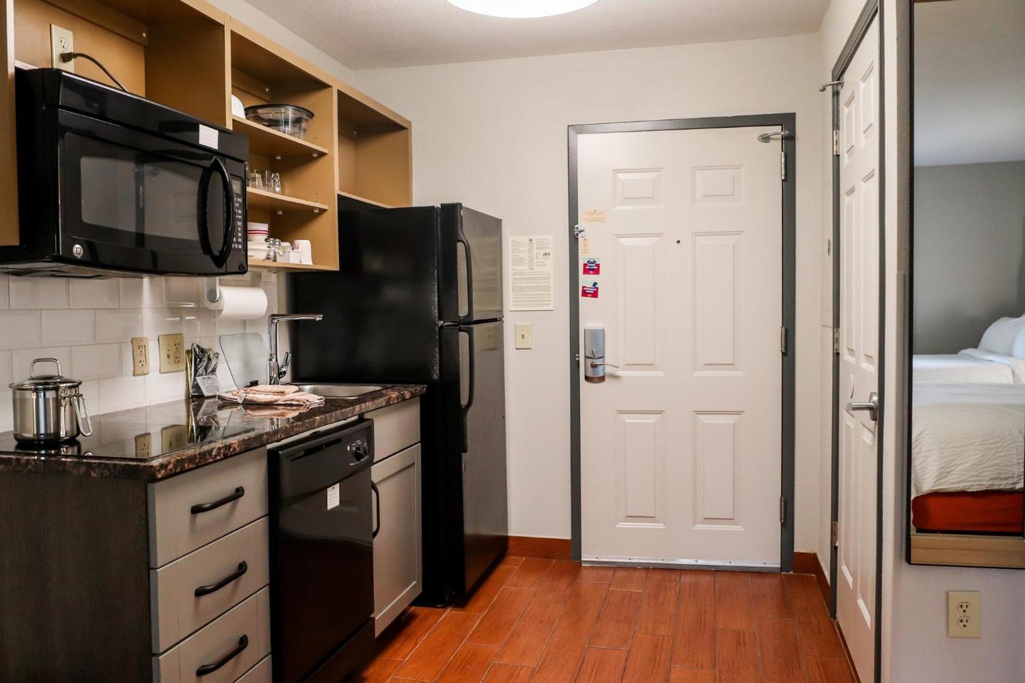 Studio Suite with Two Double Beds - Photo 4