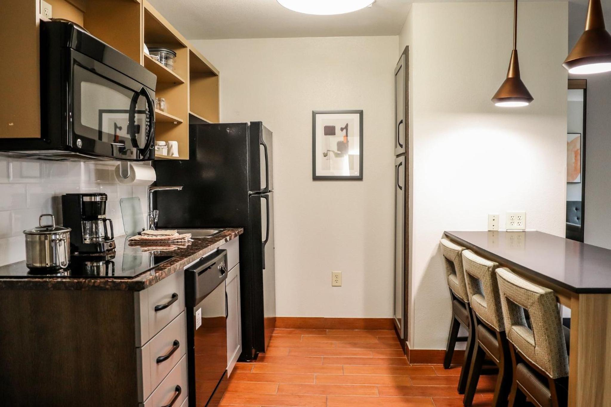 One-Bedroom King Suite - Photo 4