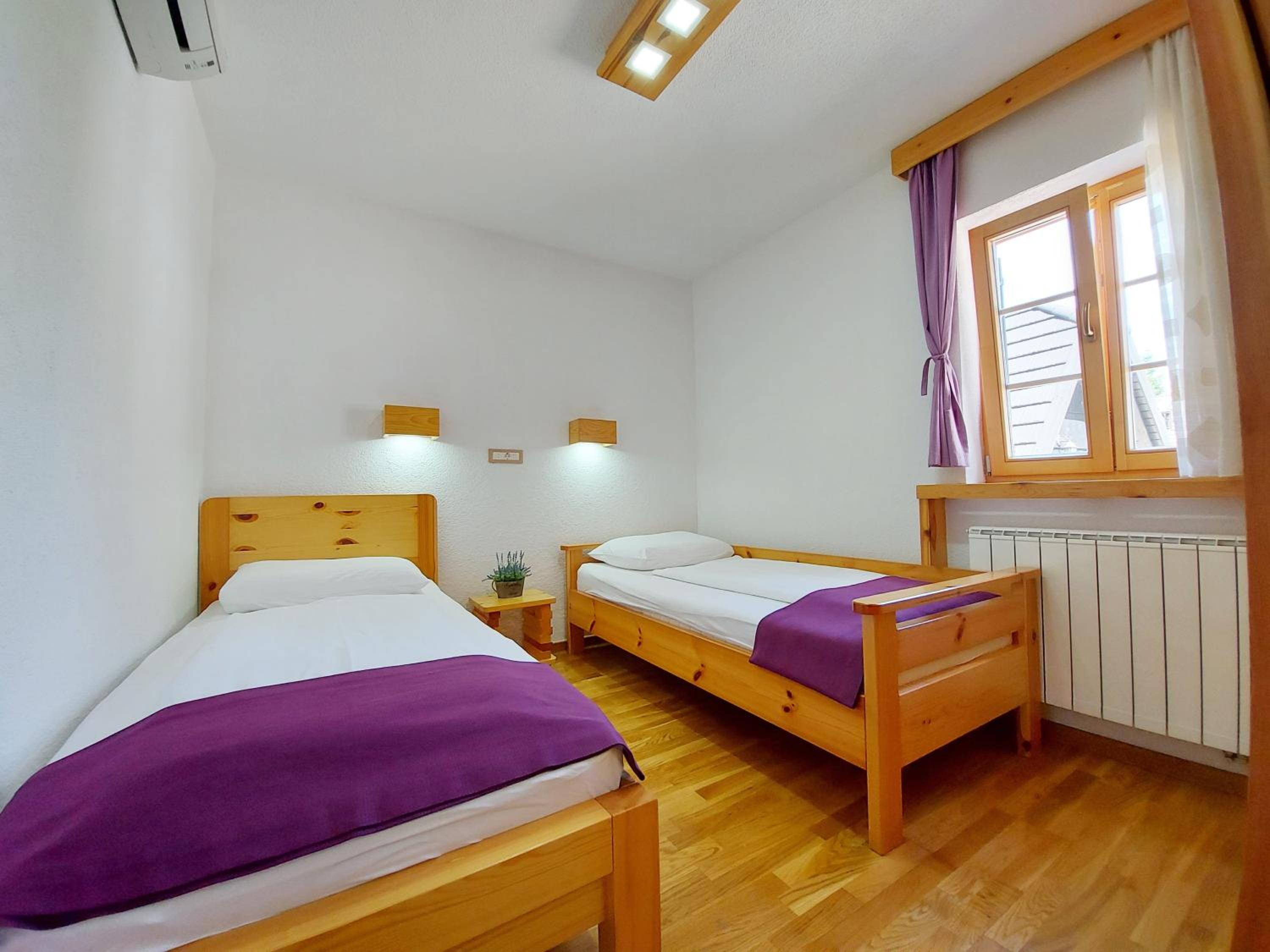 Superior Quadruple Room - Photo 4