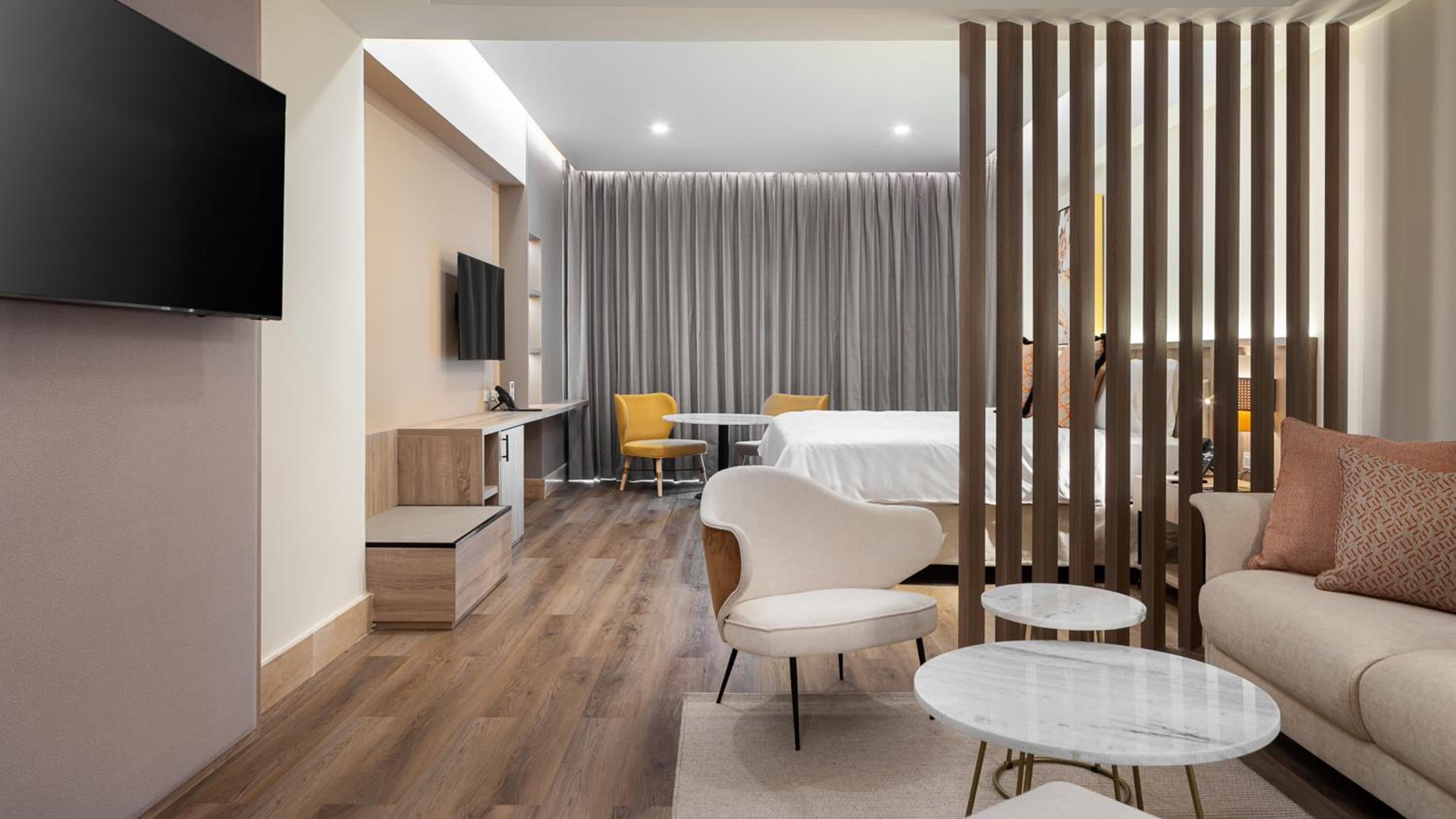 King Suite - Lounge Access thumbnail 6