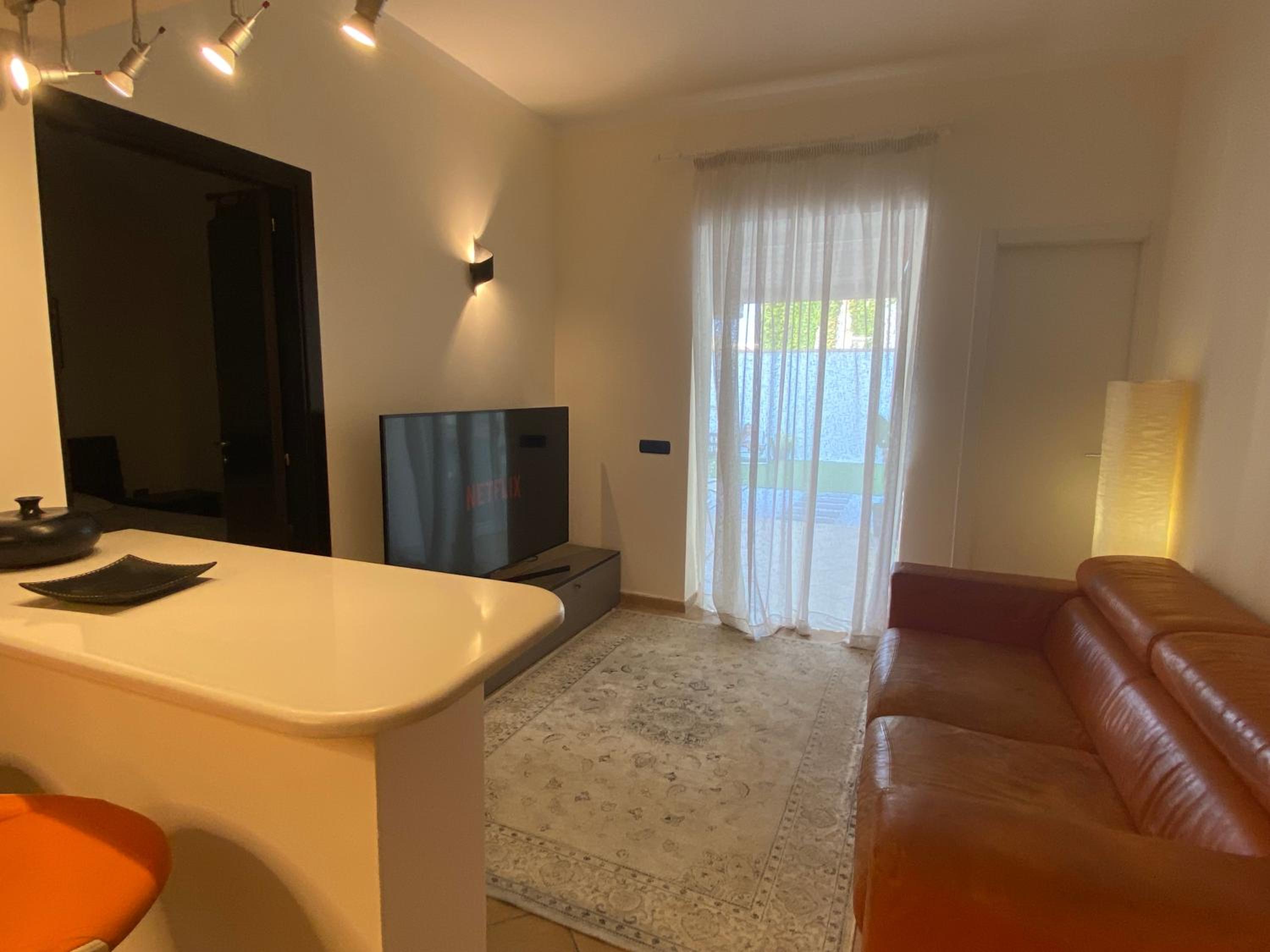One-Bedroom Apartment photo 1
