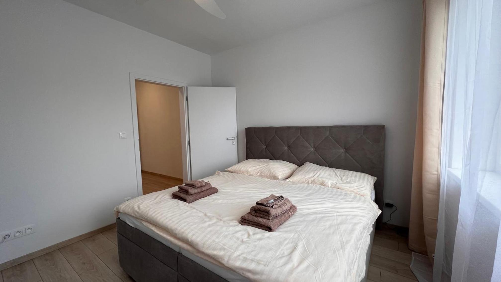 One-Bedroom Apartment photo 1
