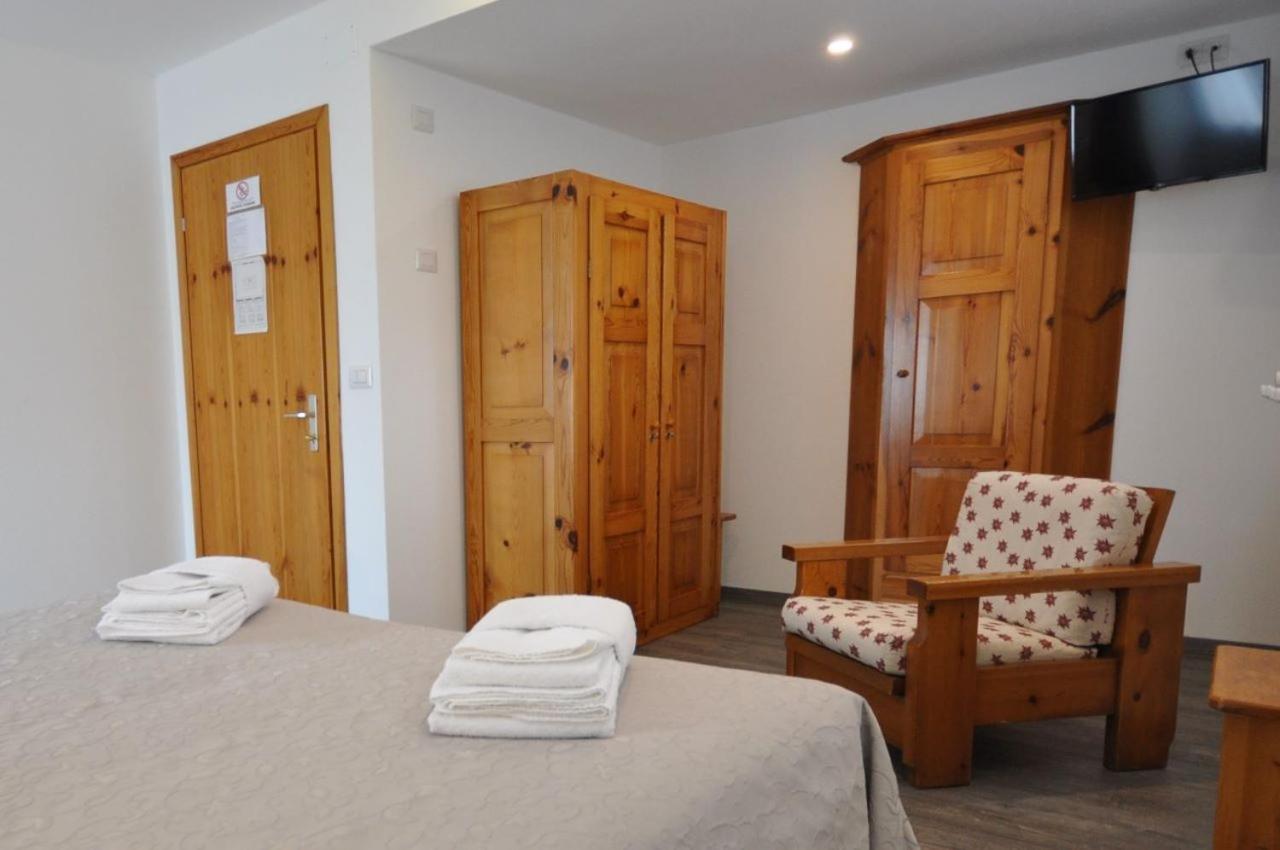 Standard Double or Twin Room - Photo 4
