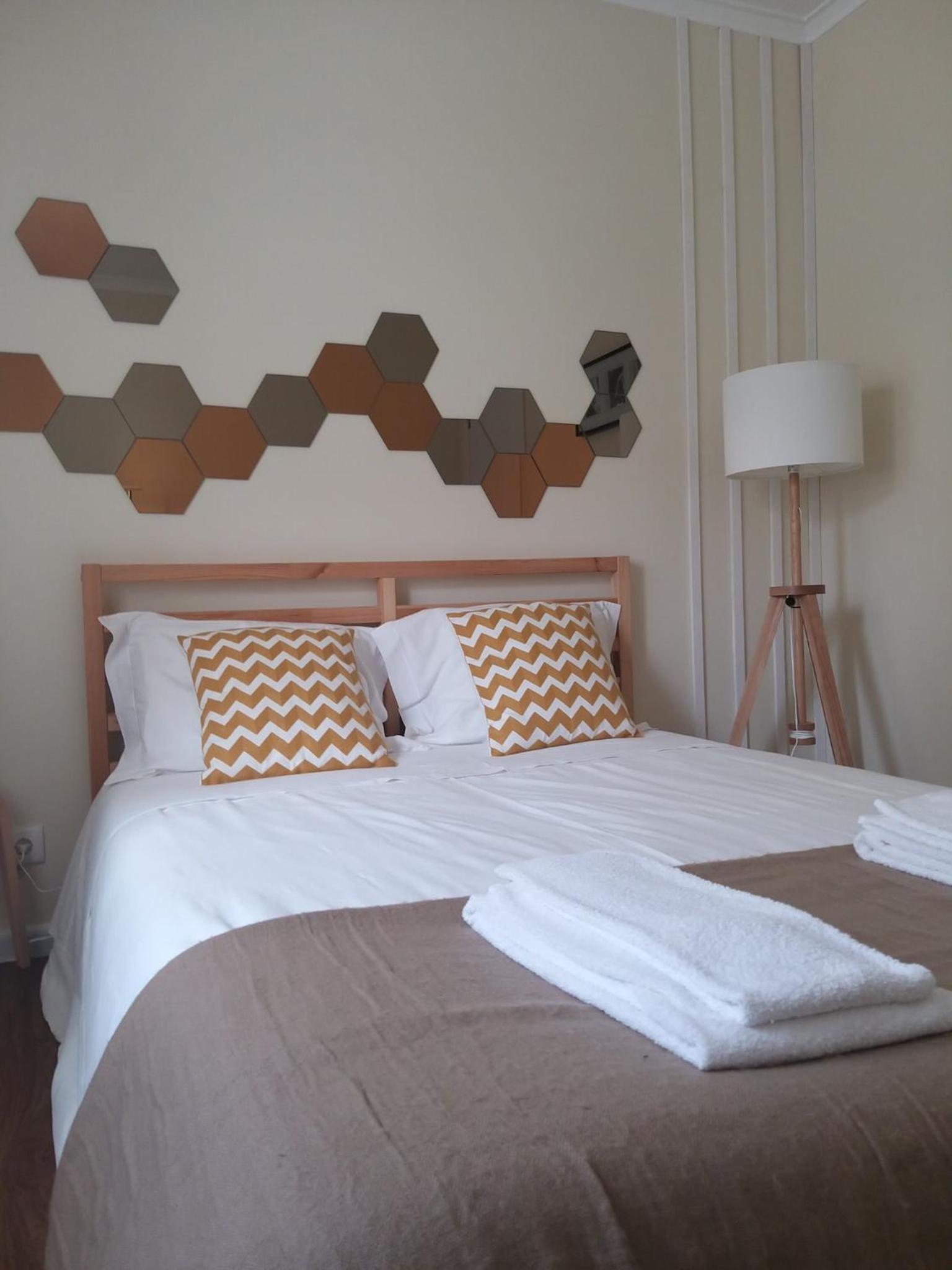 Two-Bedroom House - Photo 2