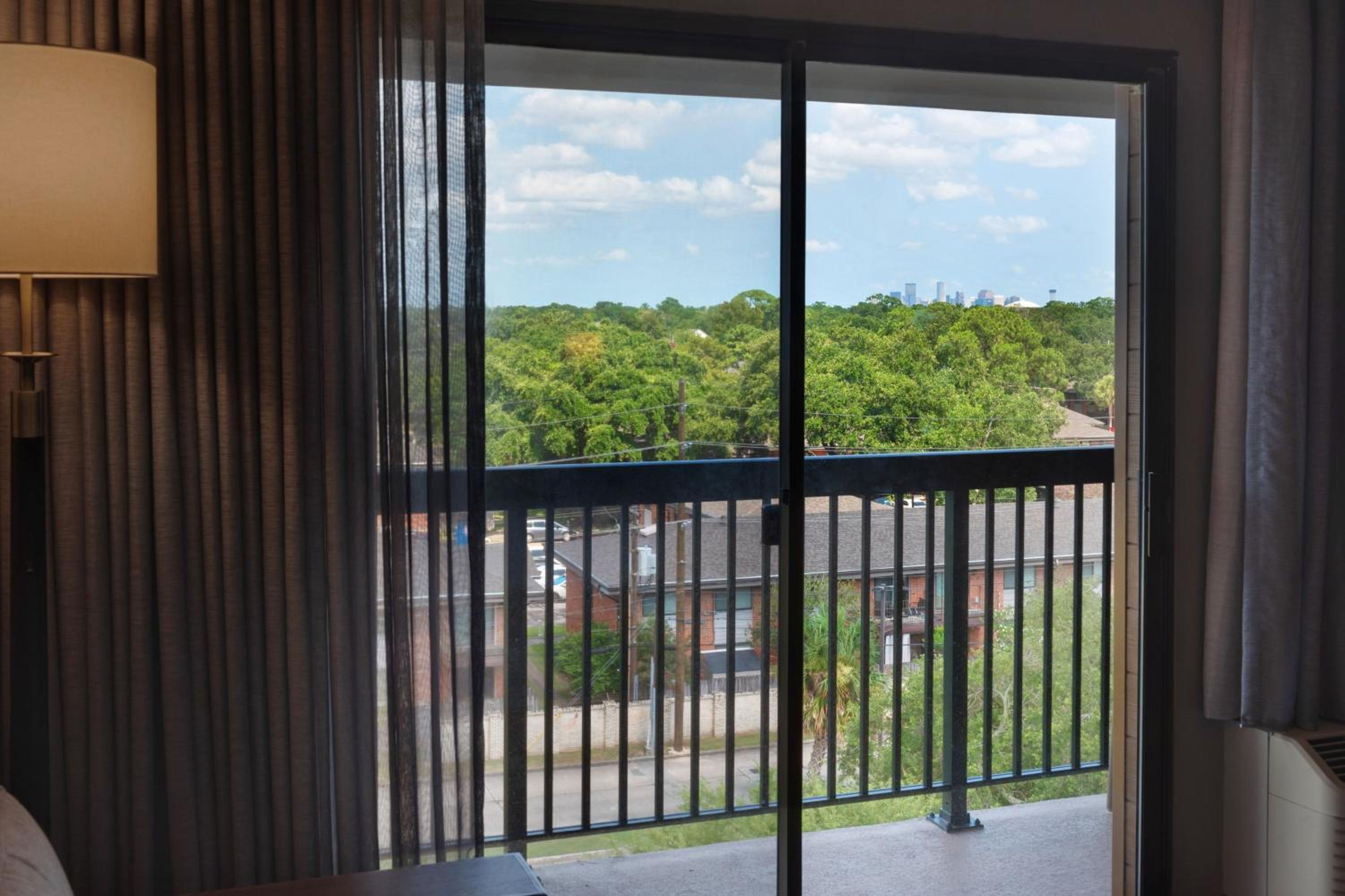 Guest room, 1 King, Balcony - Photo 4