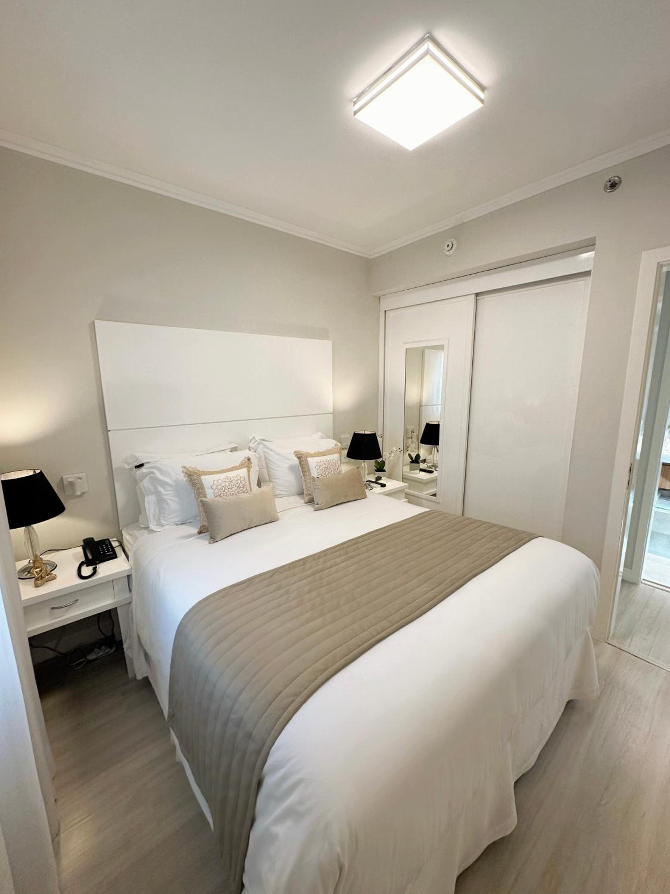 Deluxe Queen Suite