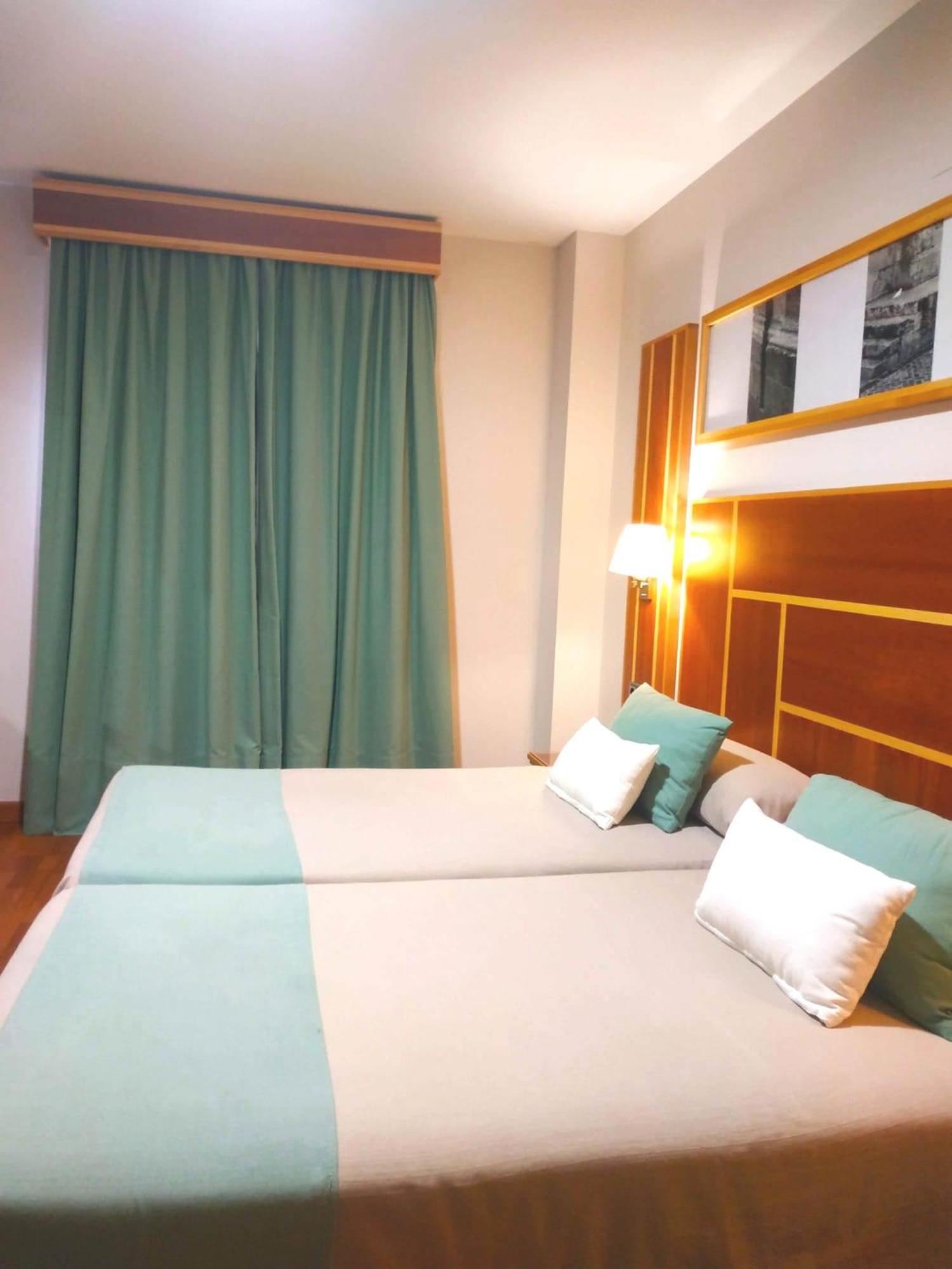 Double Room - Photo 7