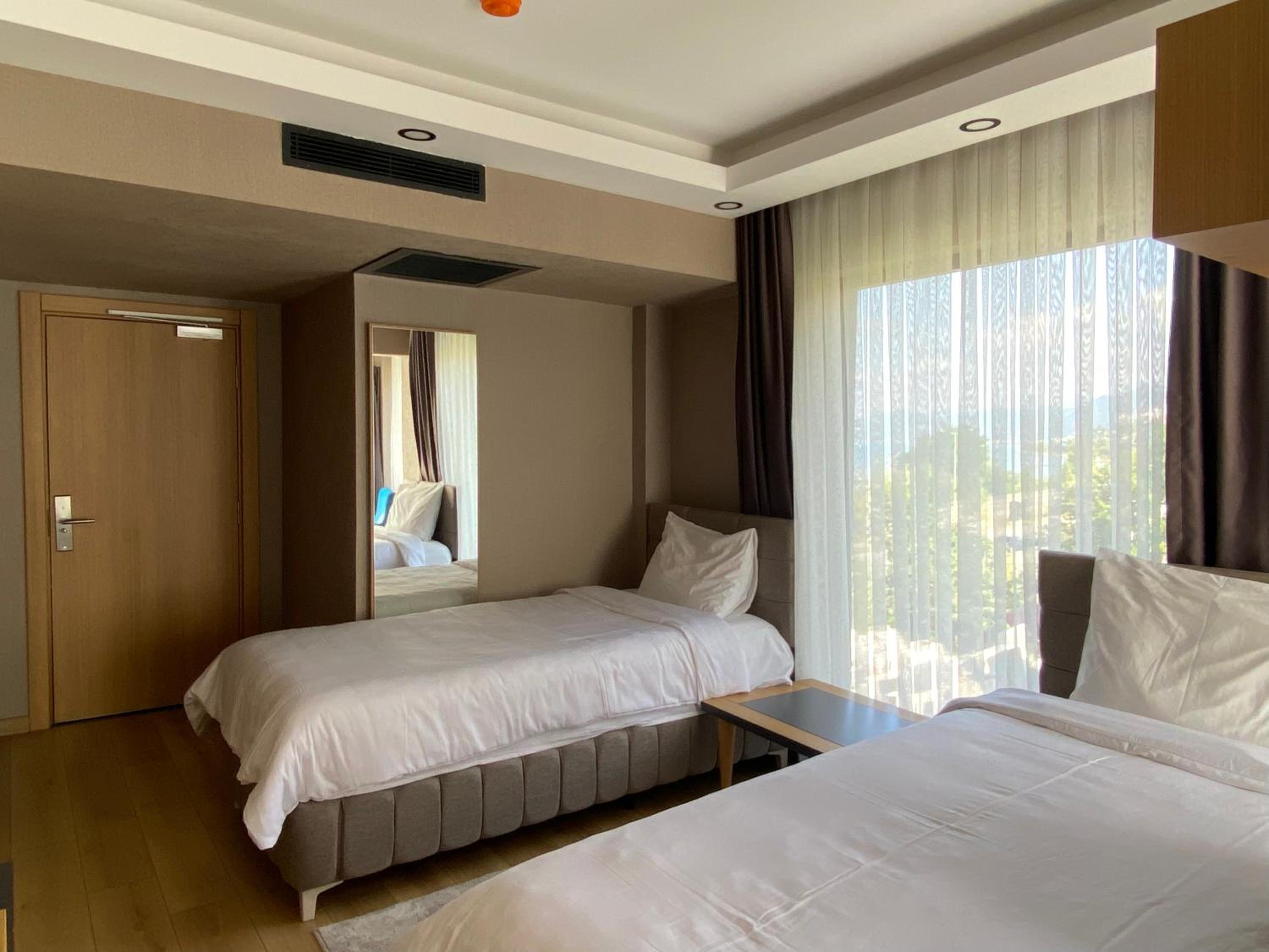 Superior Suite - Photo 9