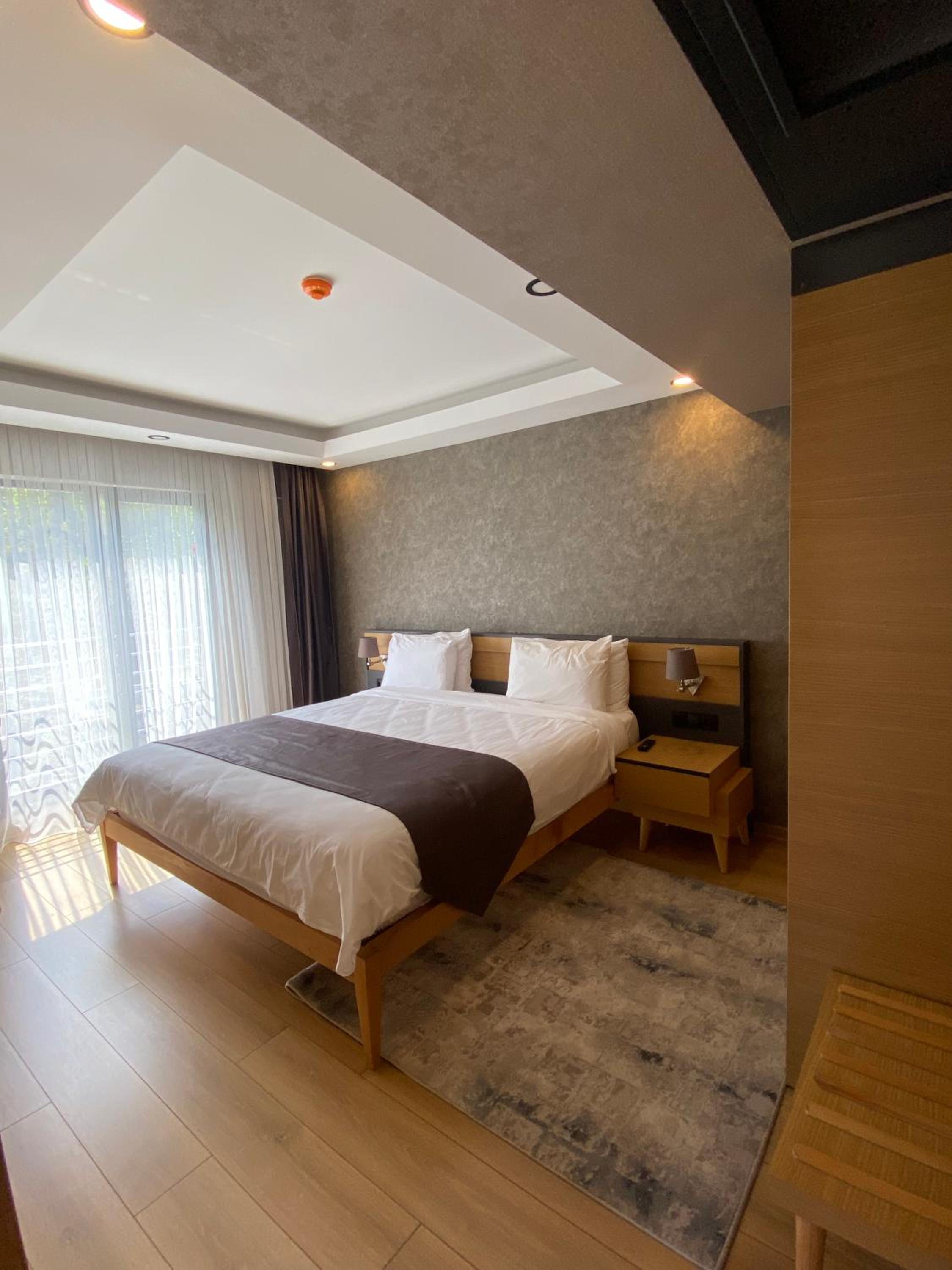 Superior Suite - Photo 21