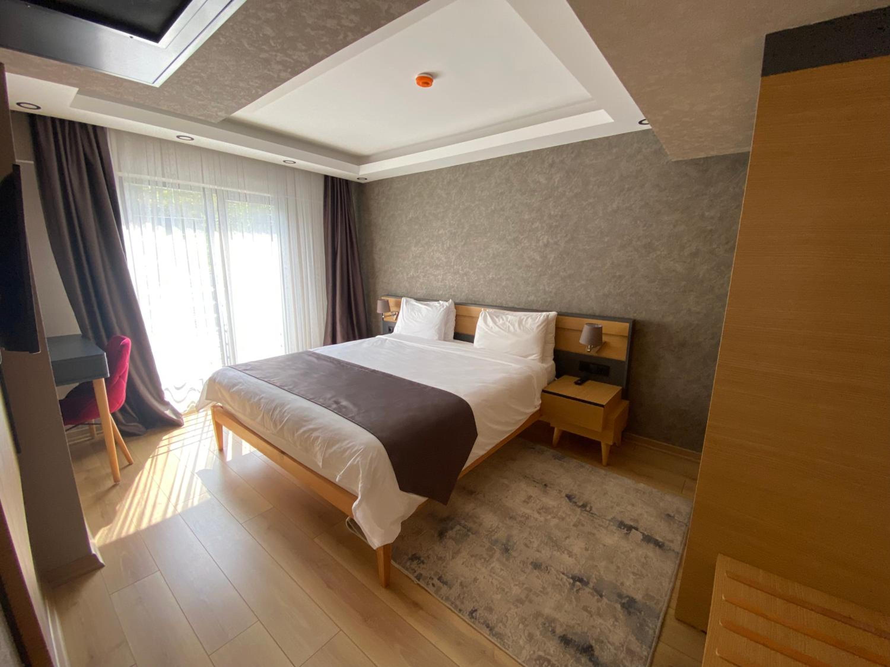Superior Suite - Photo 19