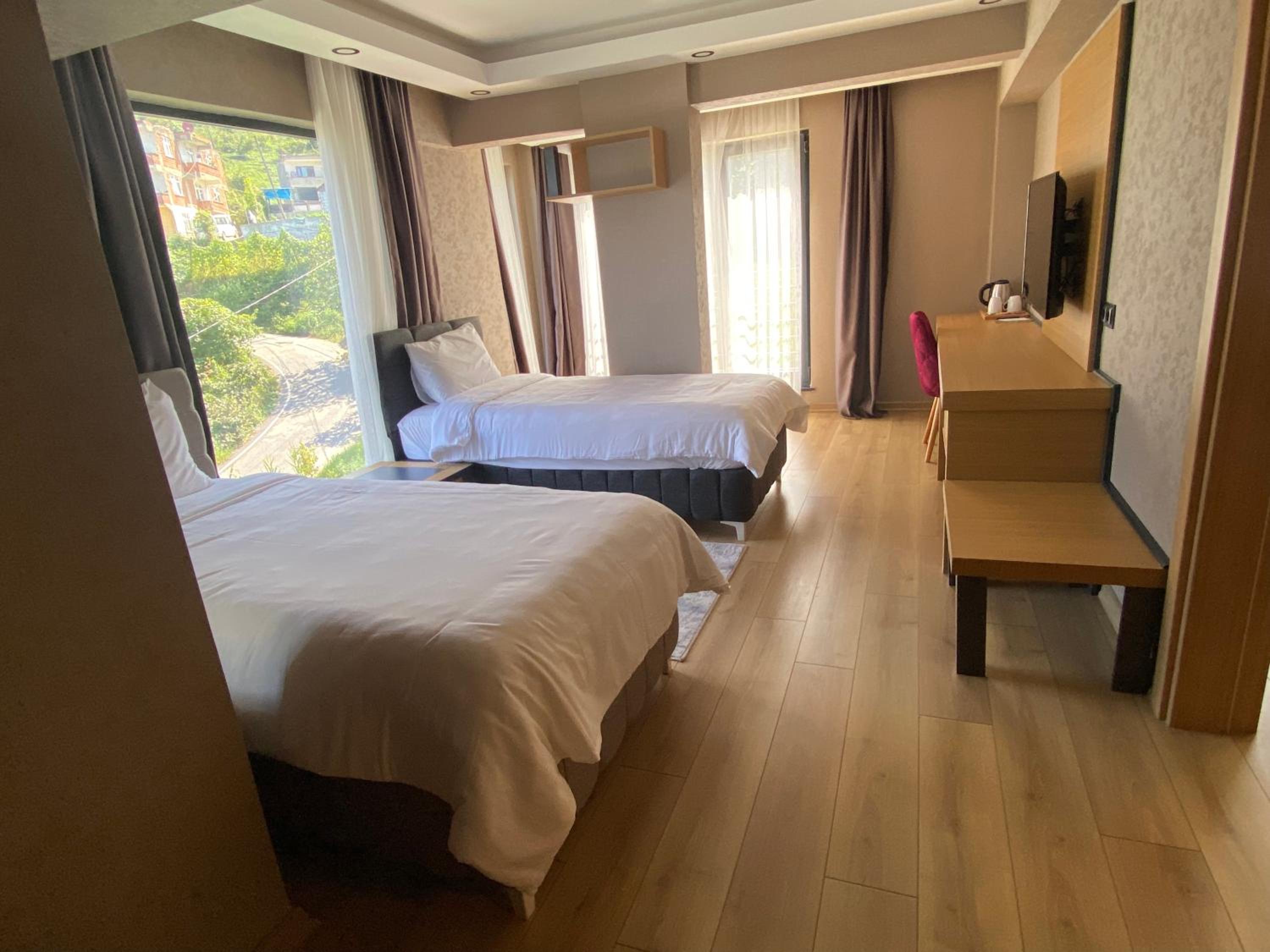 Superior Suite - Photo 8