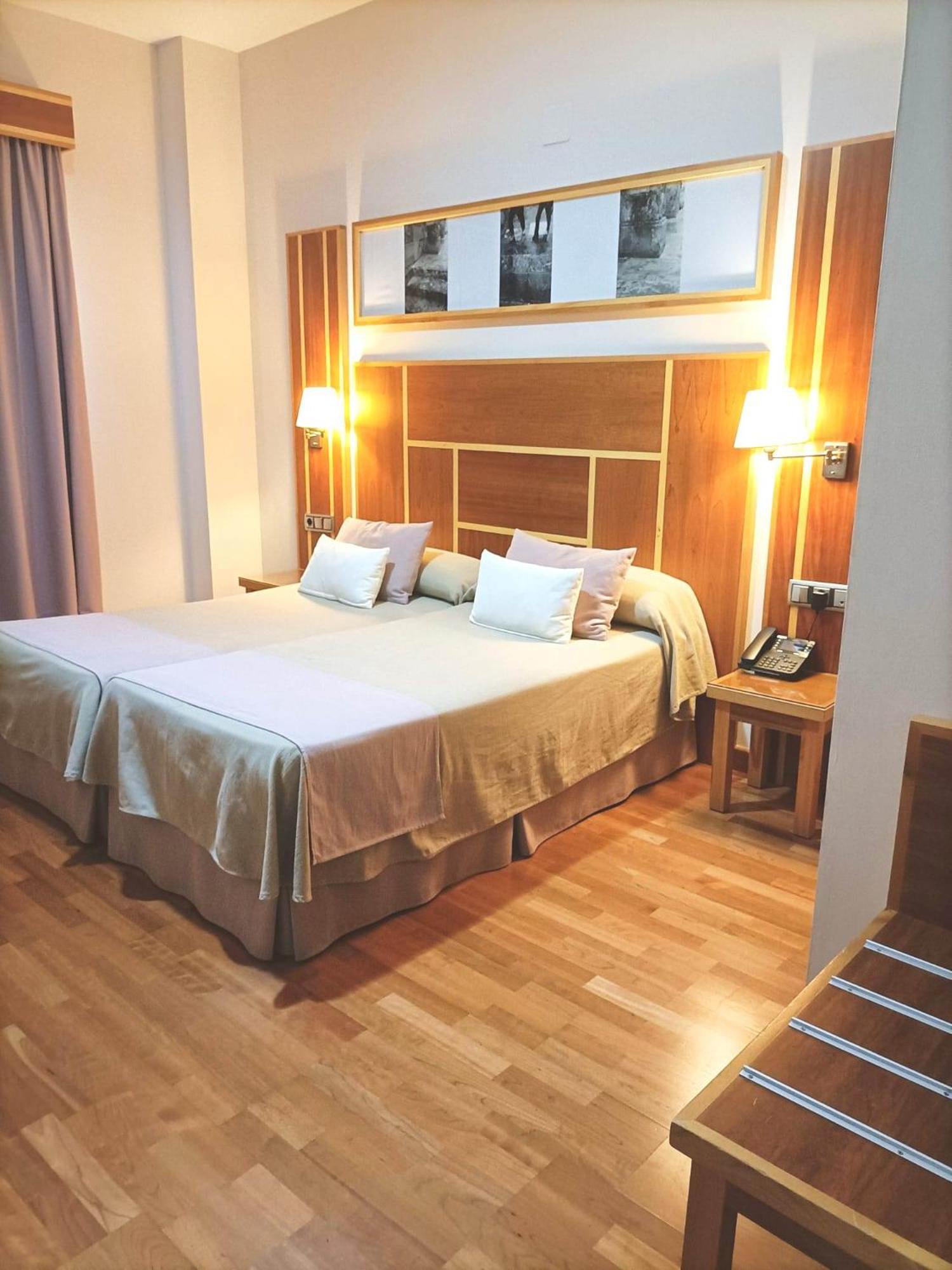 Double Room - Photo 5