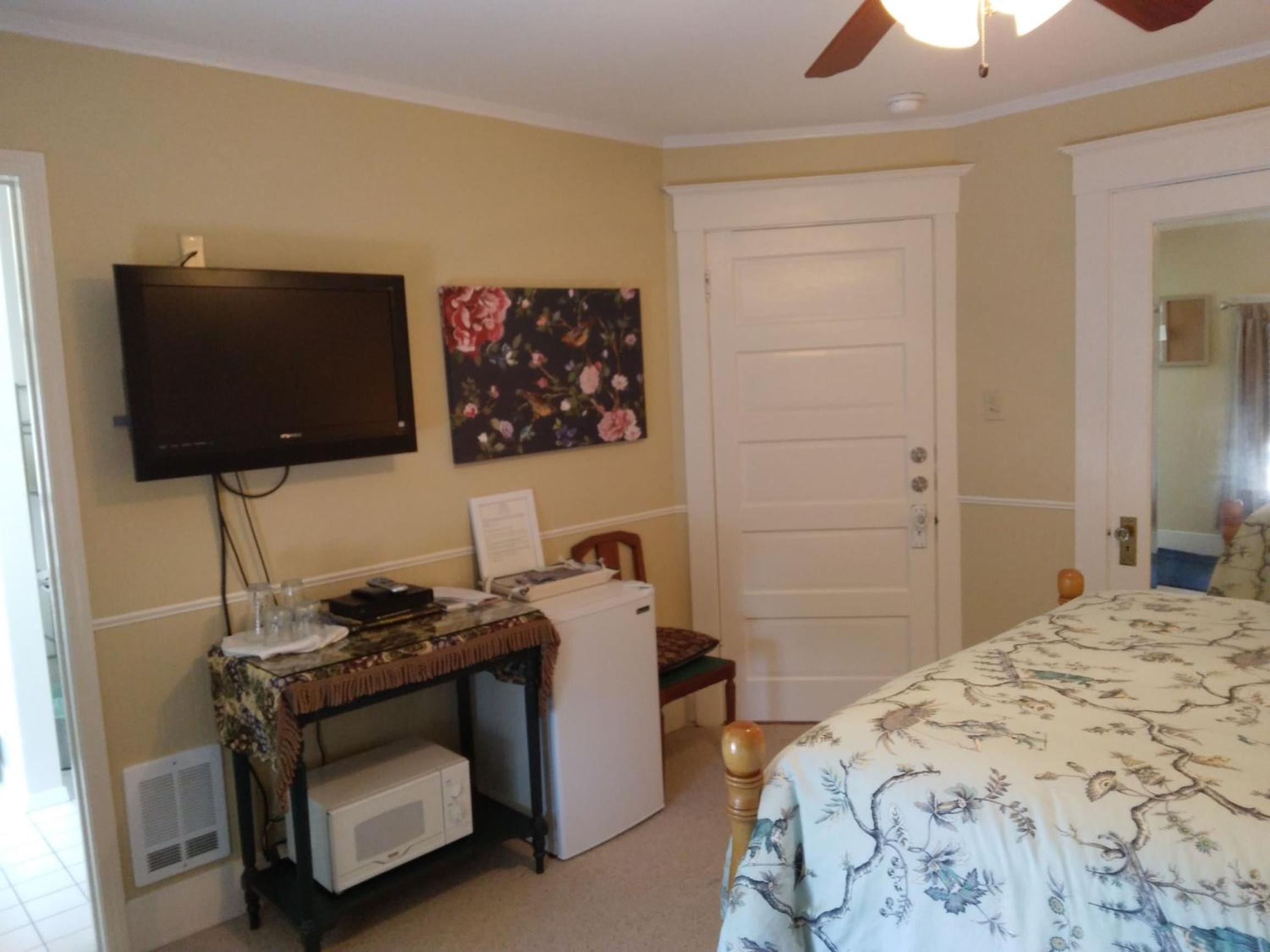 Queen Room with Spa Bath
