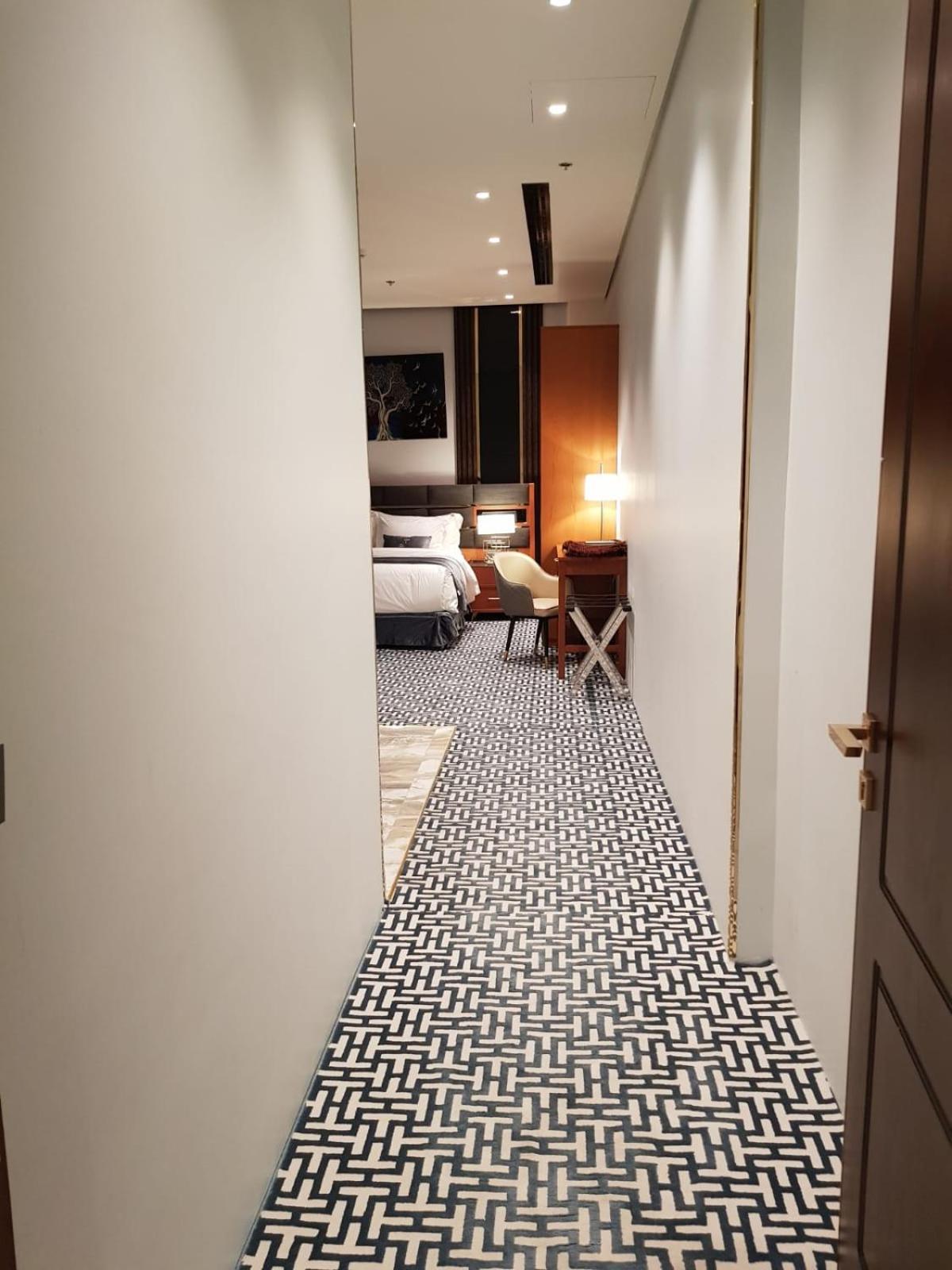 Executive Suite - Photo 11