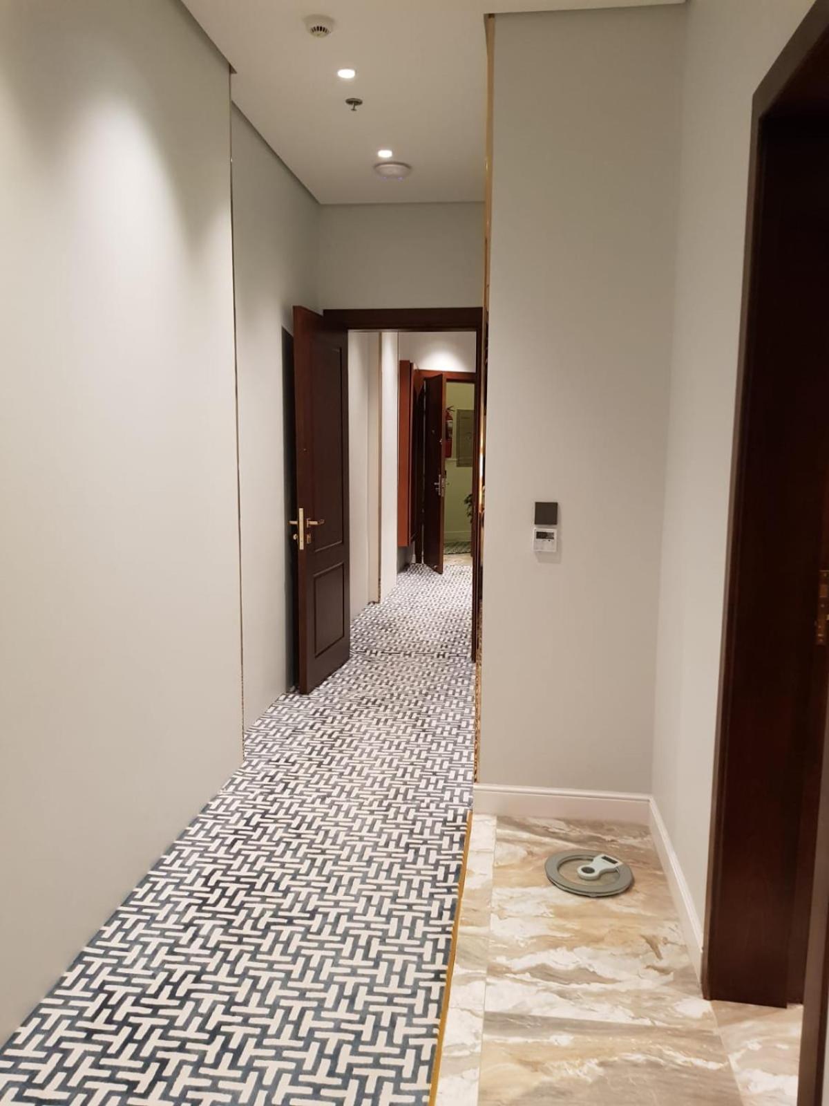 Executive Suite - Photo 5