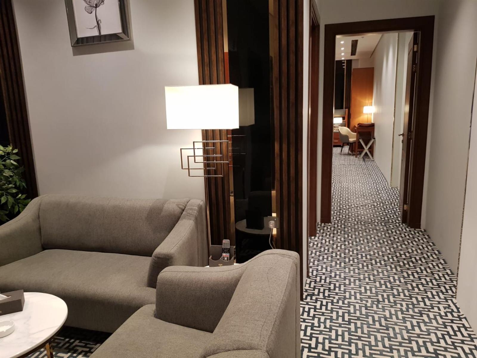Executive Suite - Photo 2