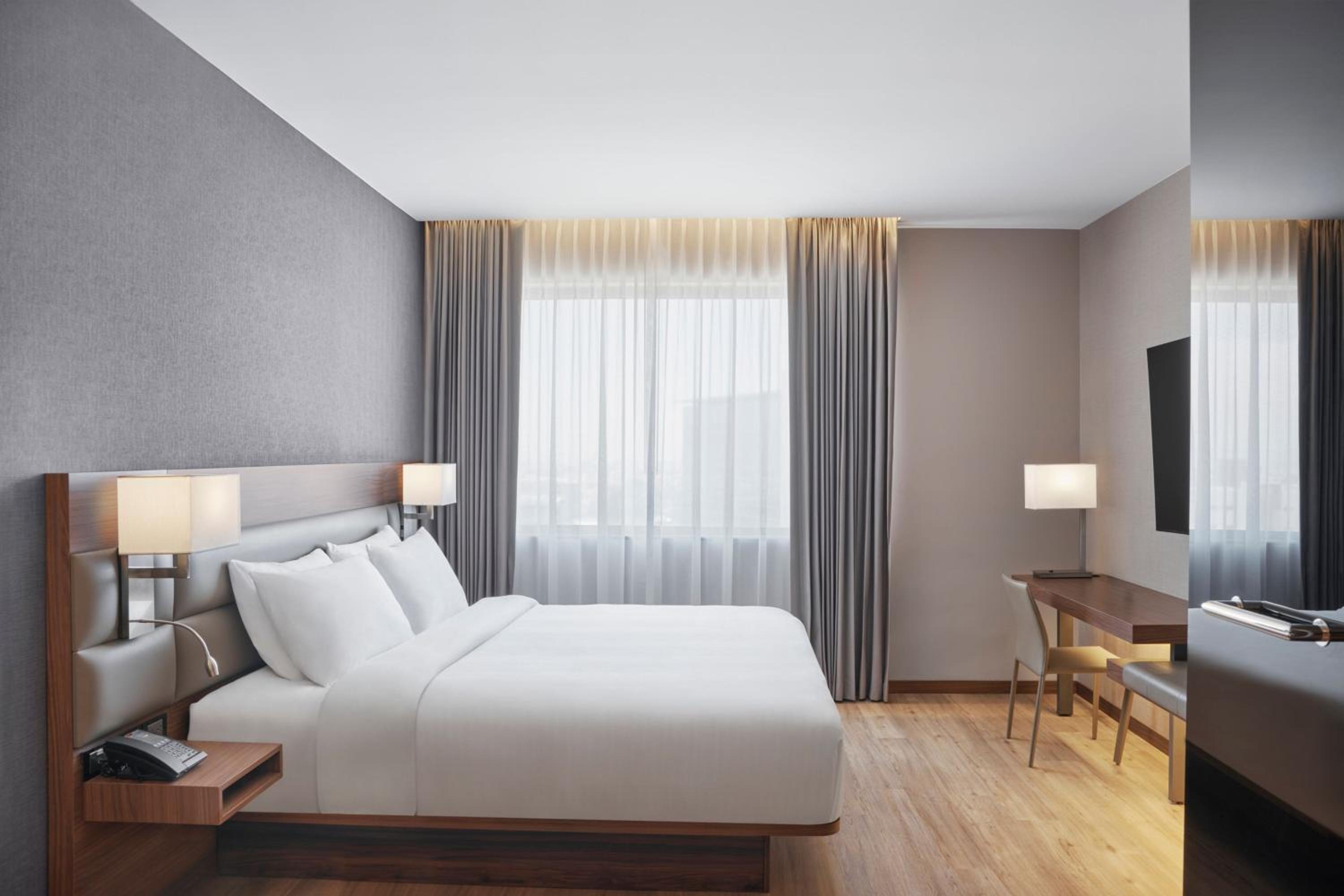 King Room with City View - Photo 1