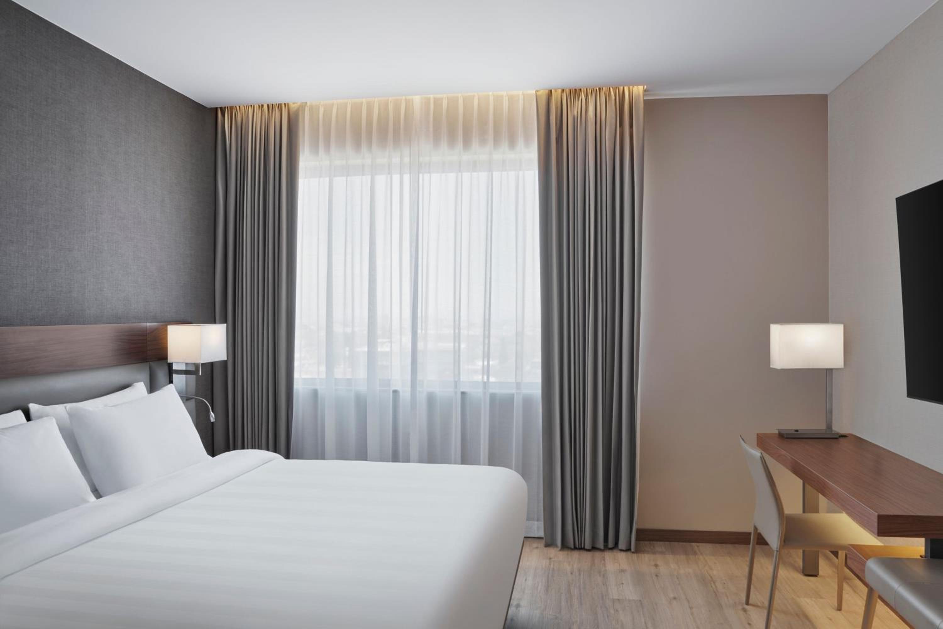 King Room with City View - Photo 9