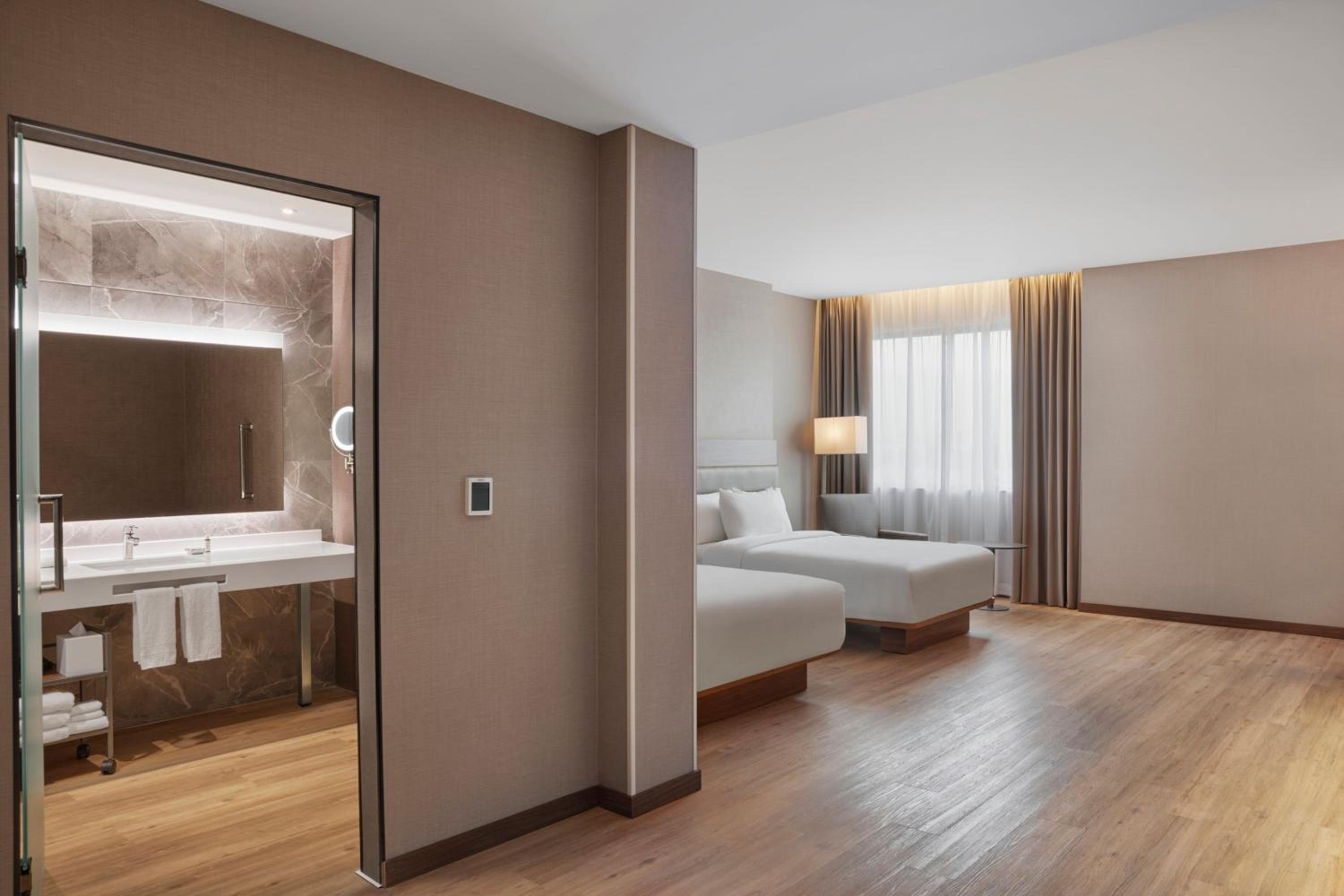 Large Double Room with Two Double Beds and City View - Photo 1