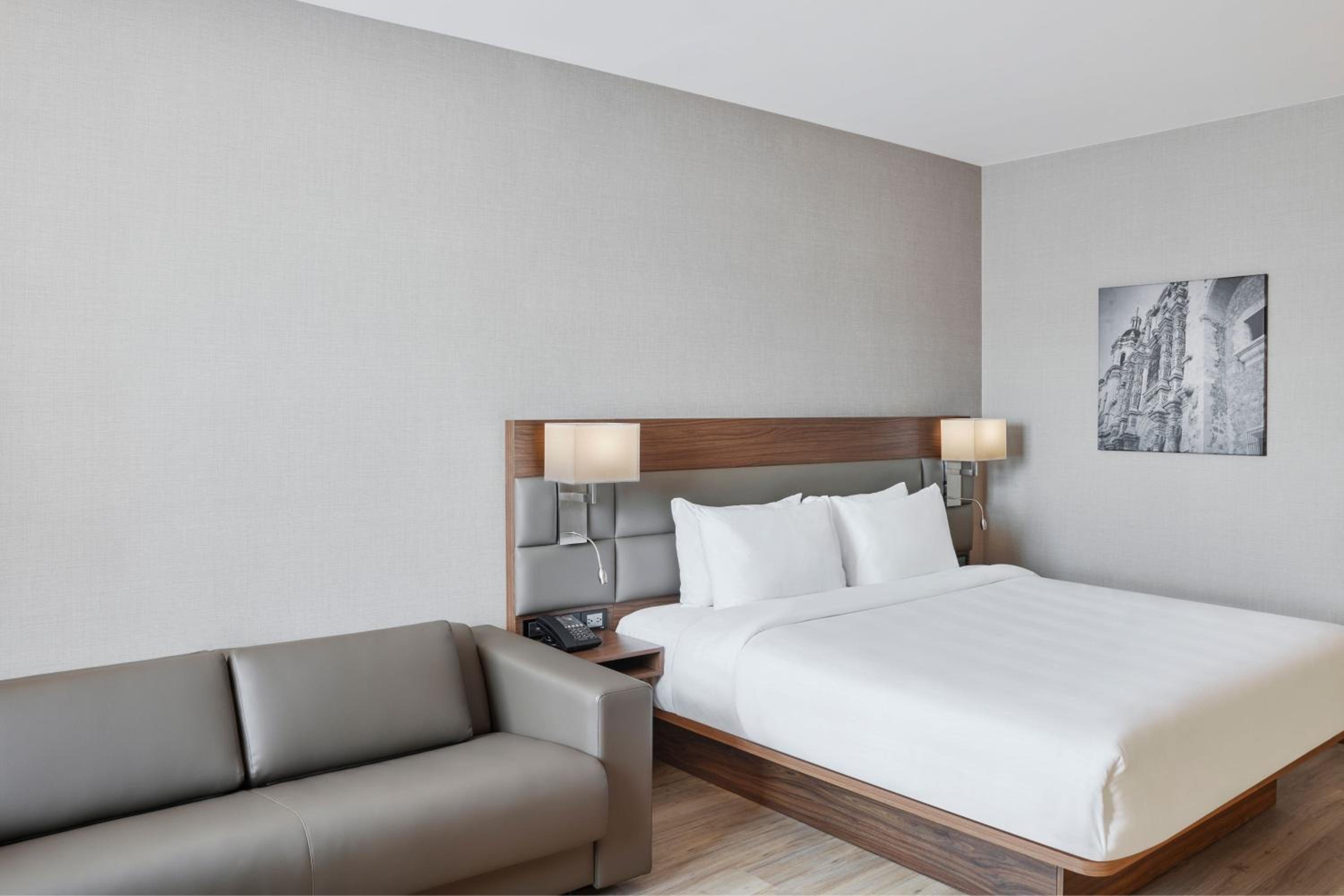 King Room with Sofa Bed and City View - Photo 4