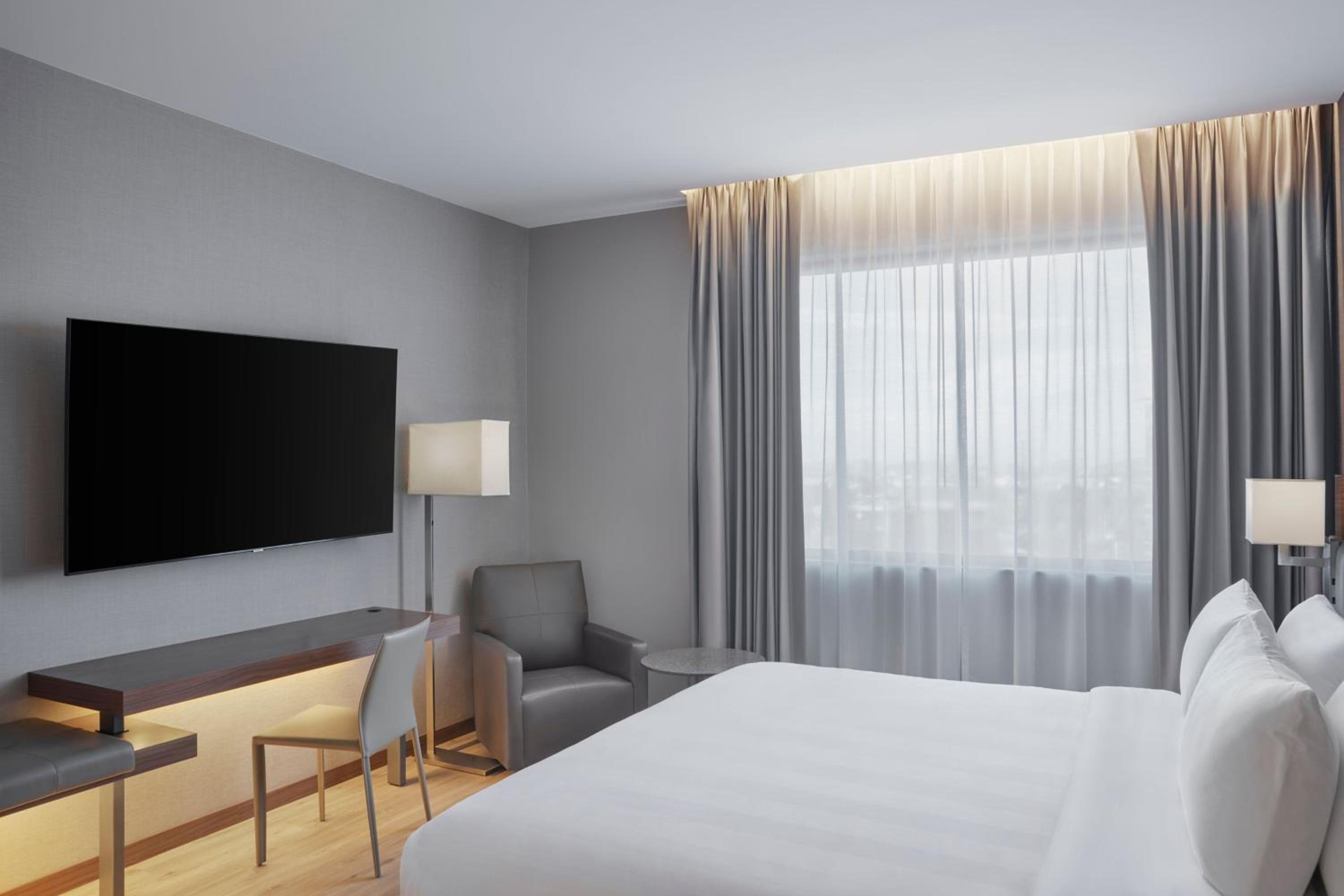 King Room with Sofa Bed and City View - Photo 3