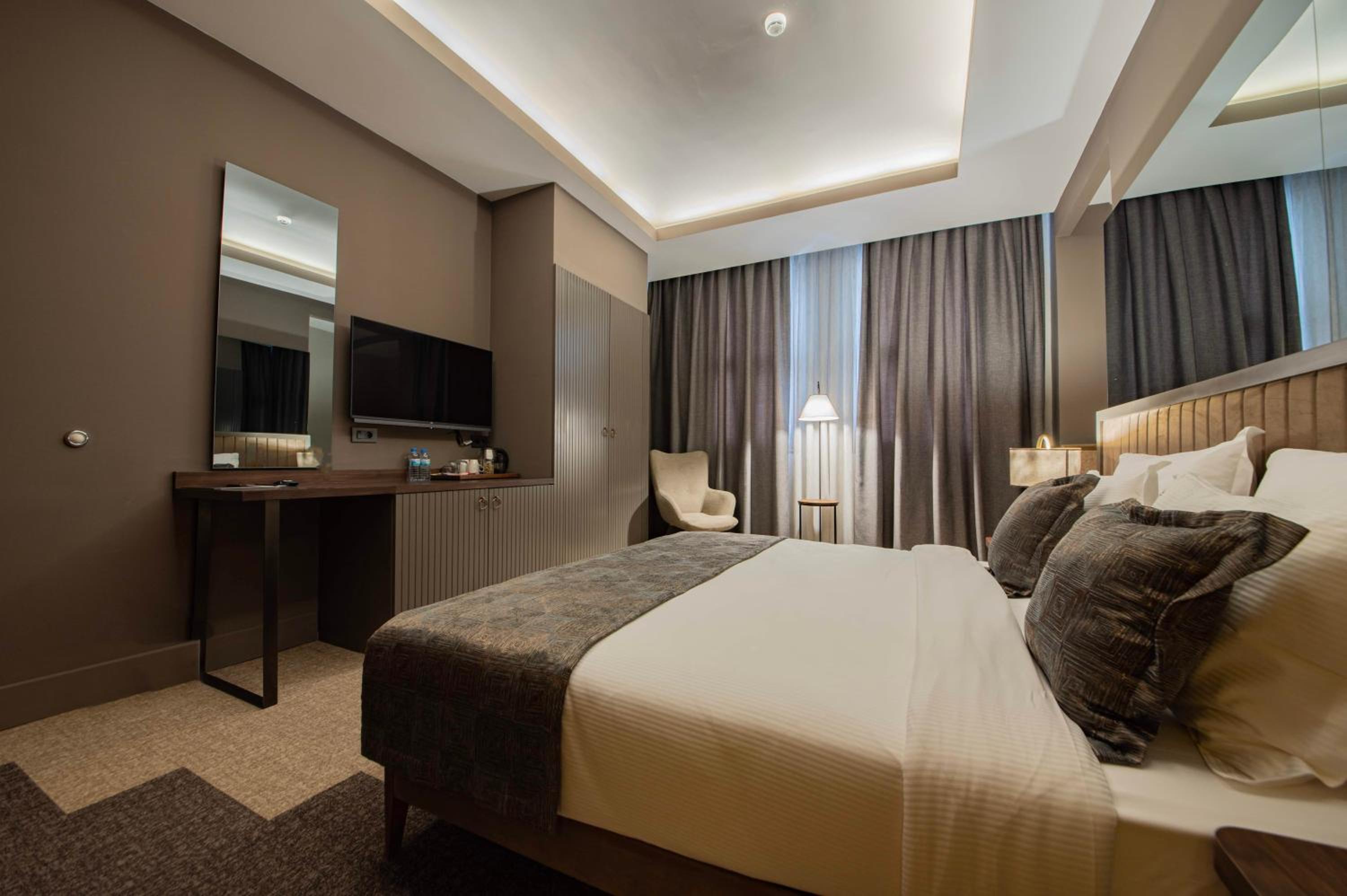 Deluxe Room - Photo 7