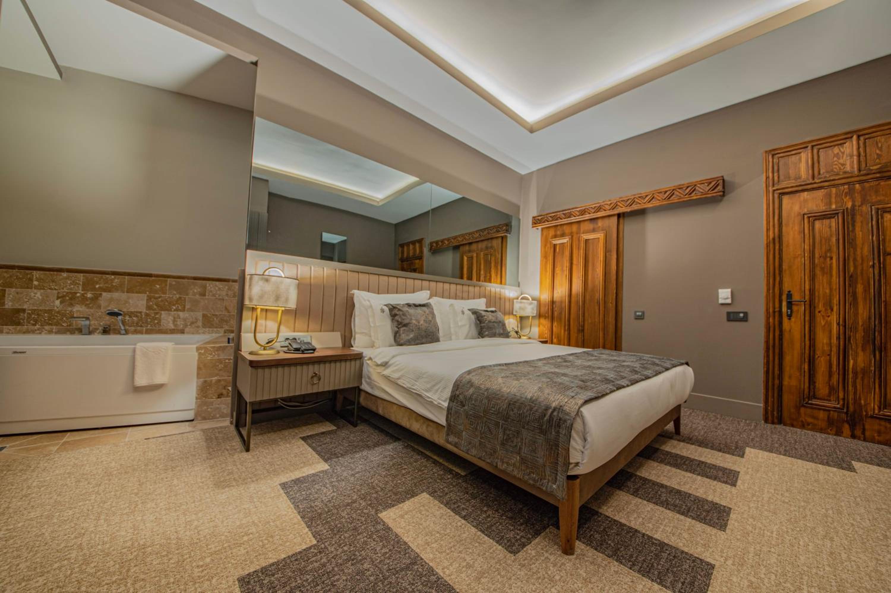 Deluxe Room - Photo 8