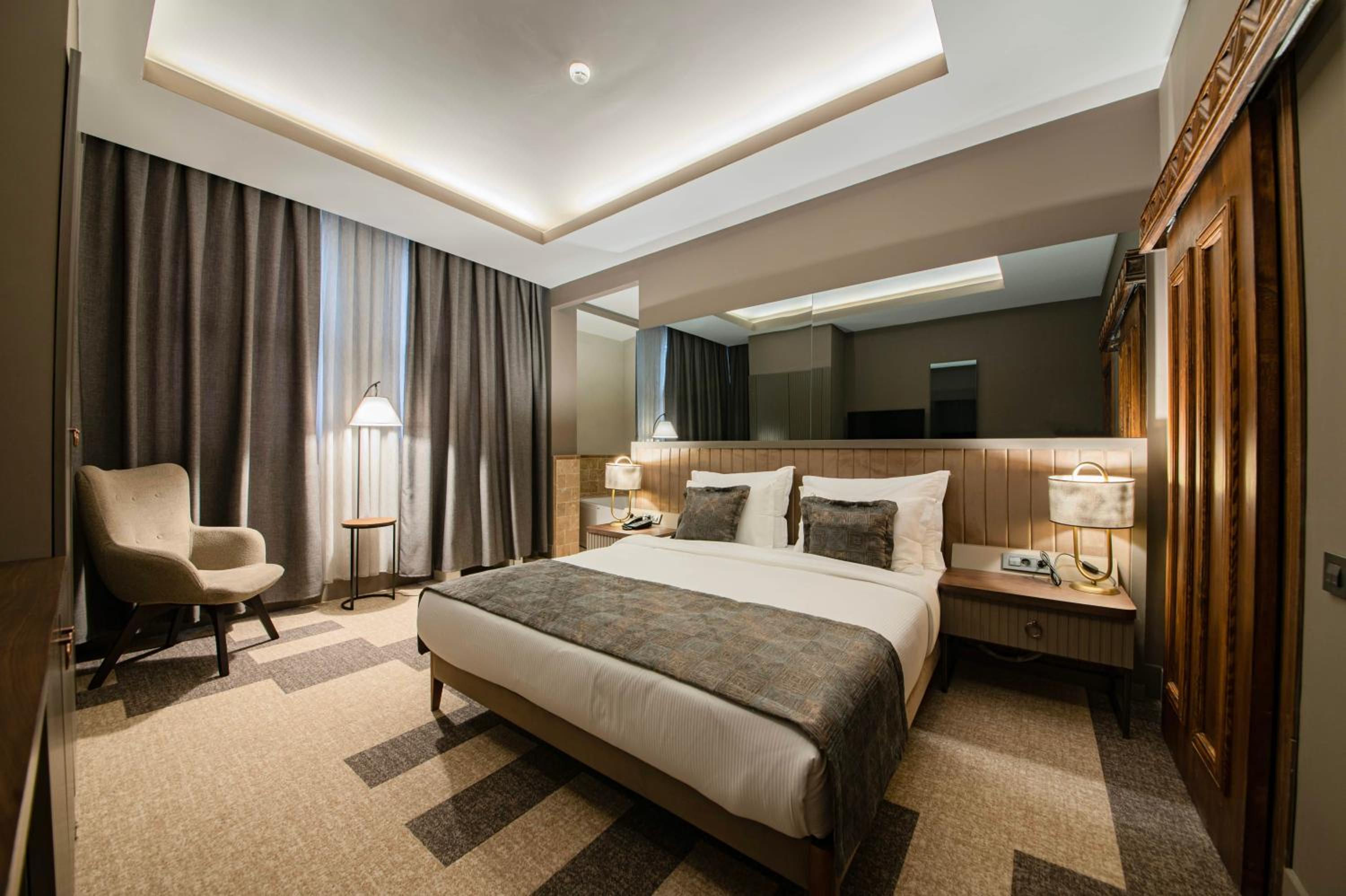 Deluxe Room - Photo 9