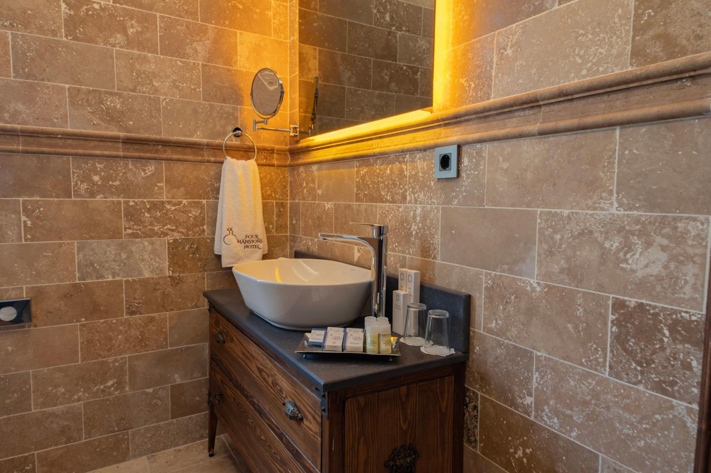 Superior Suite - Photo 16