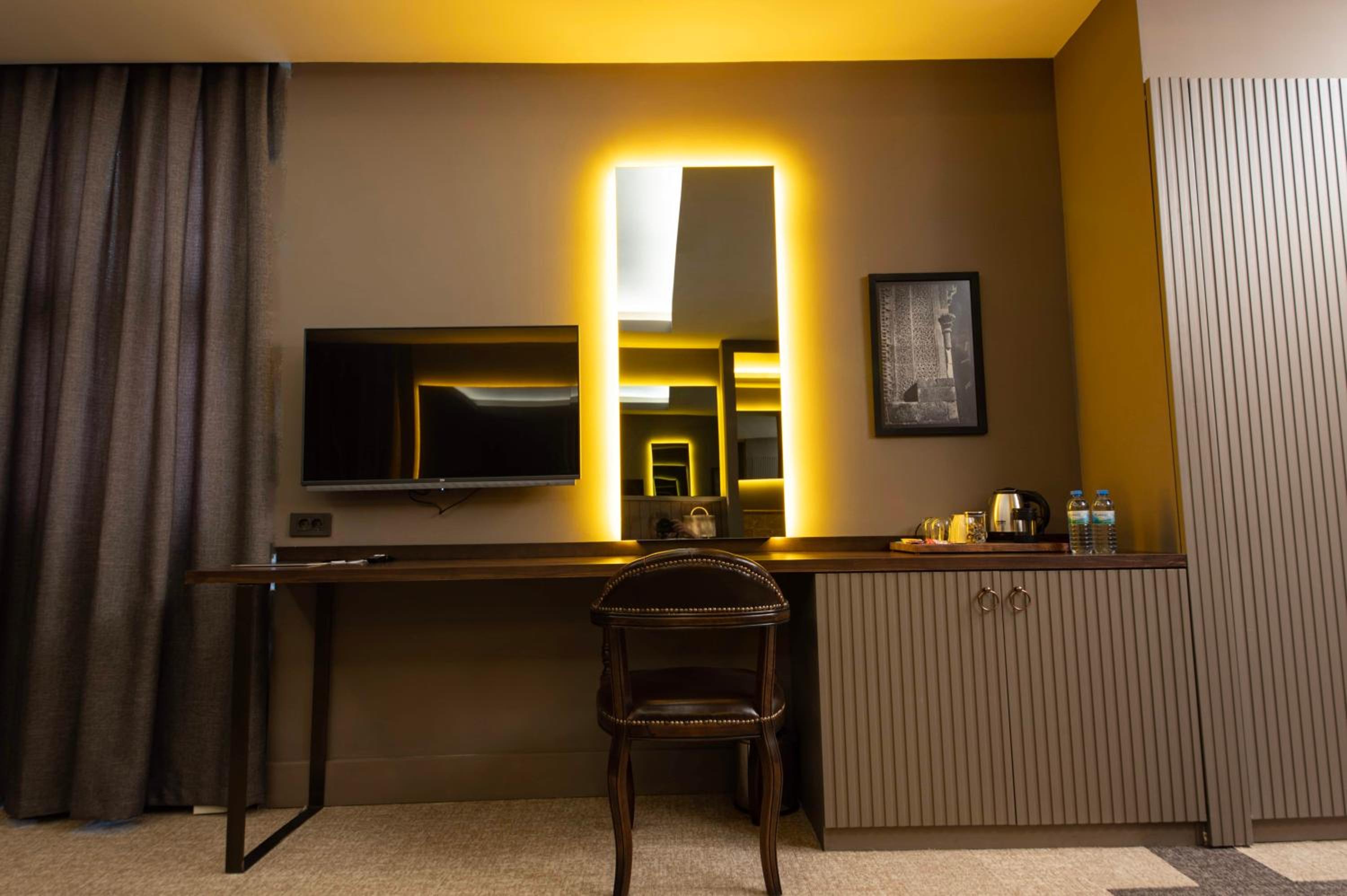 Suite - Photo 27