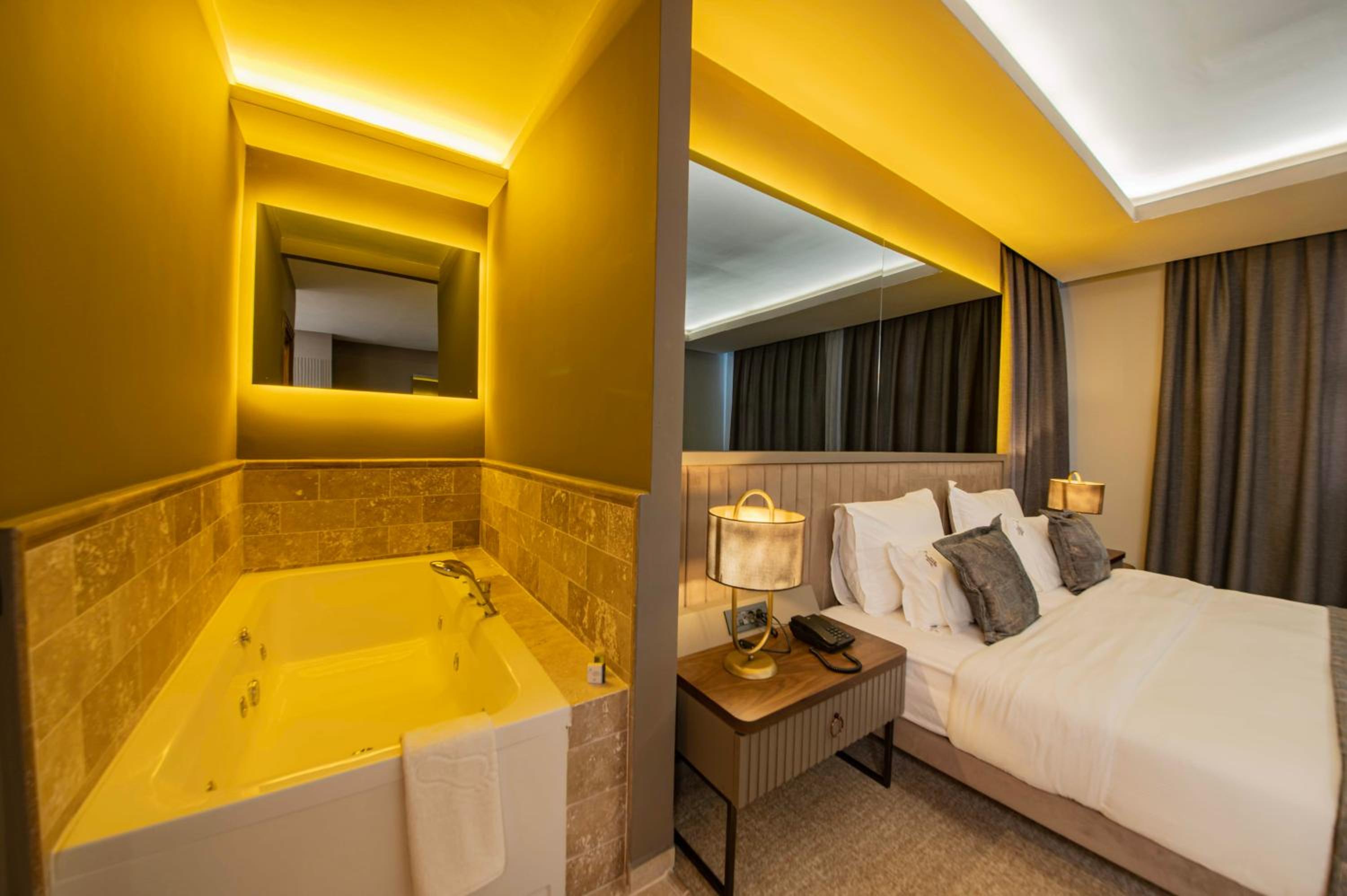 Suite - Photo 21