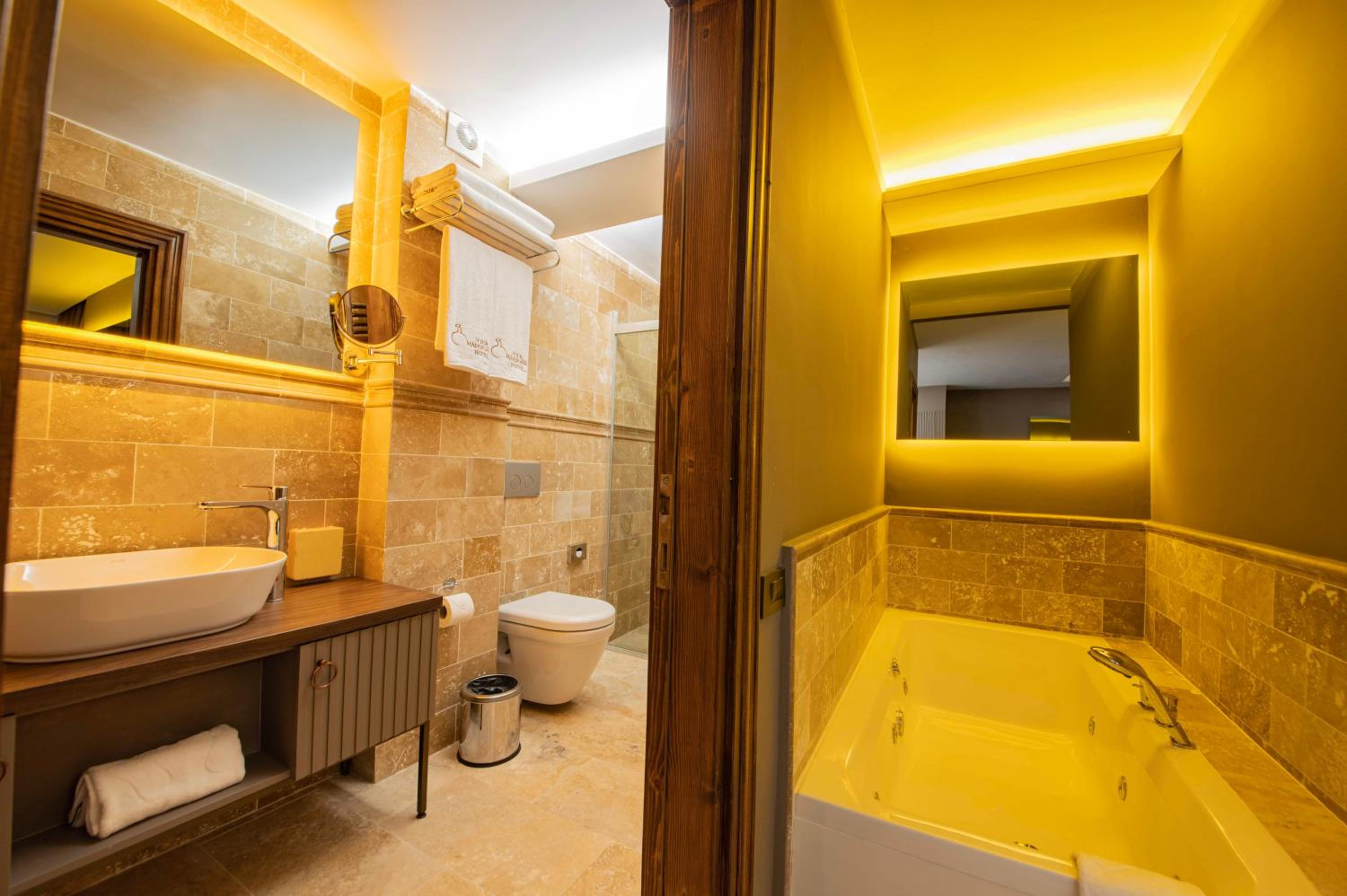 Suite - Photo 20