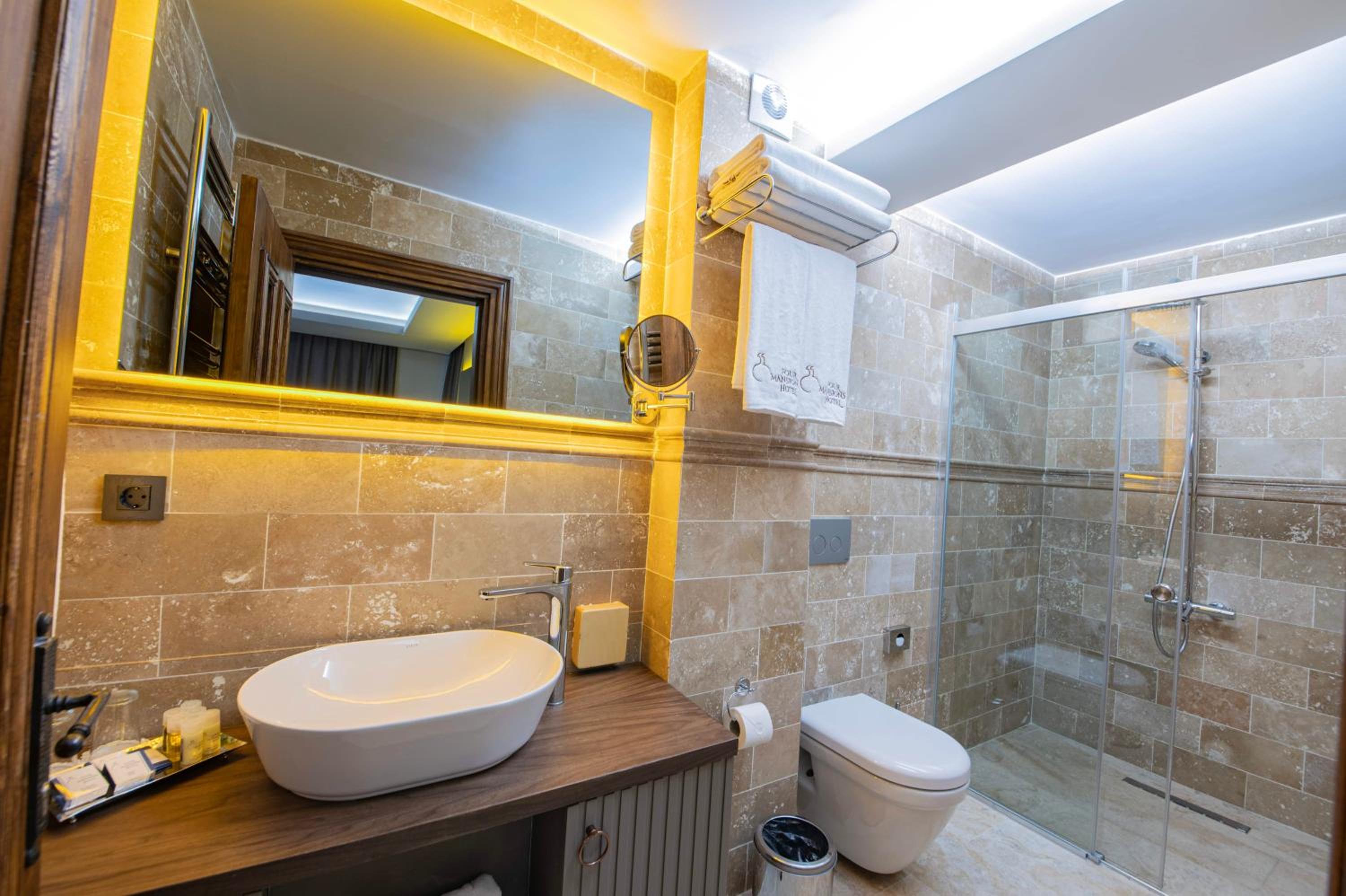 Suite - Photo 19