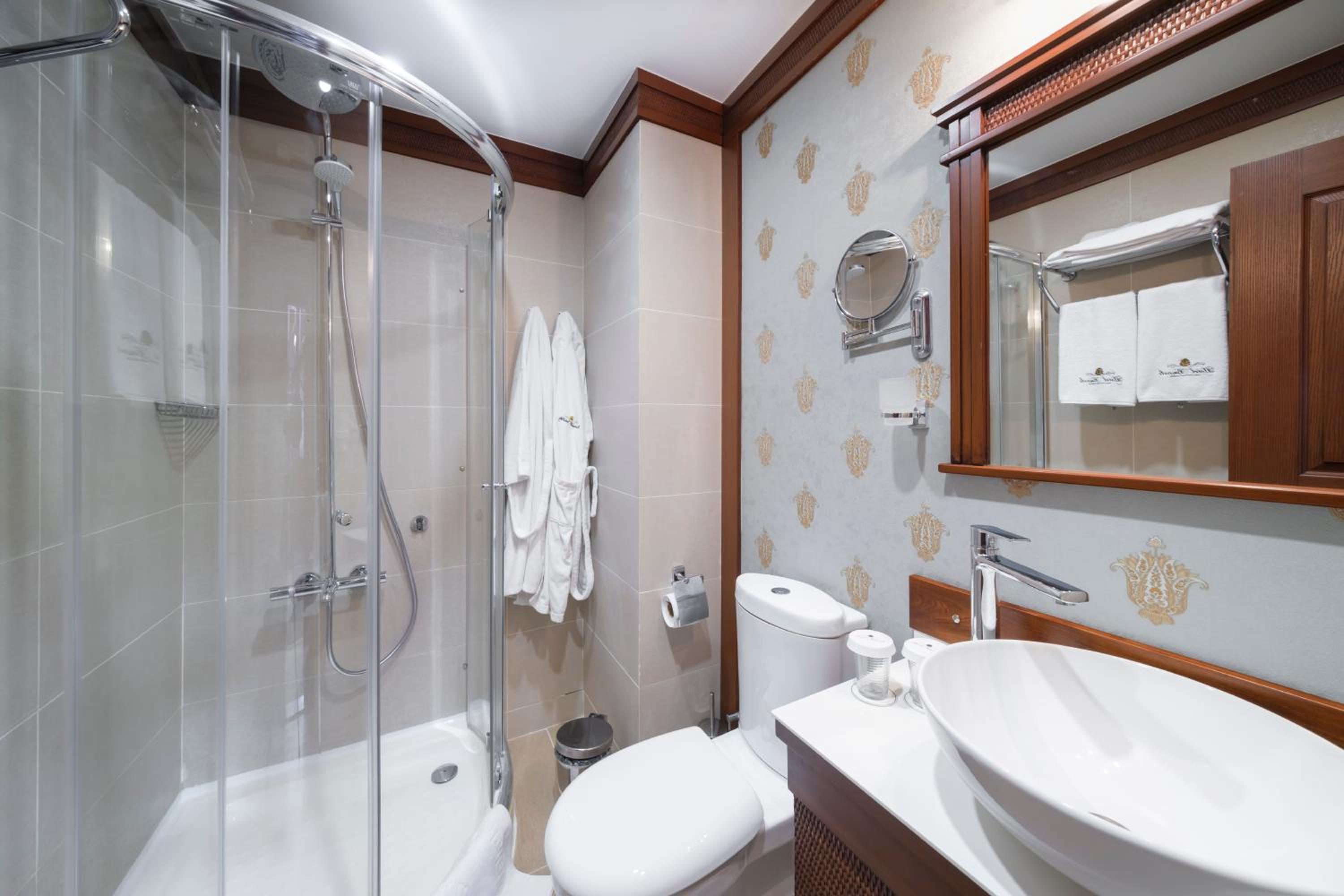 Suite with Balcony - Photo 3