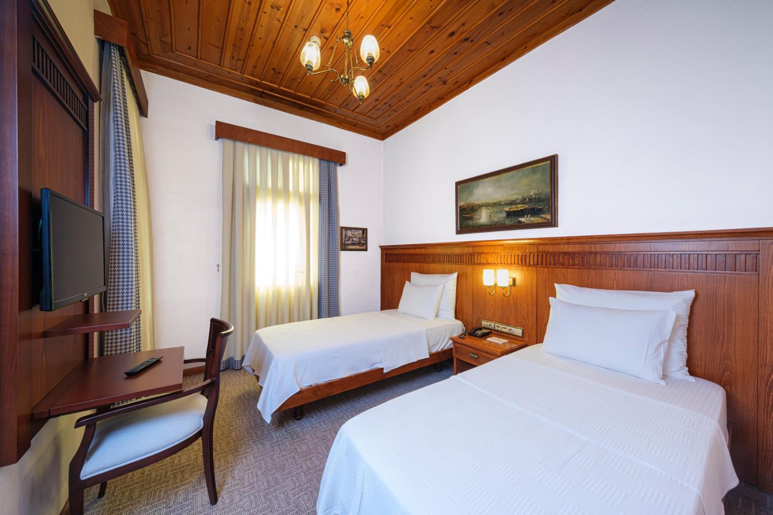 Standard Twin Room - Photo 5
