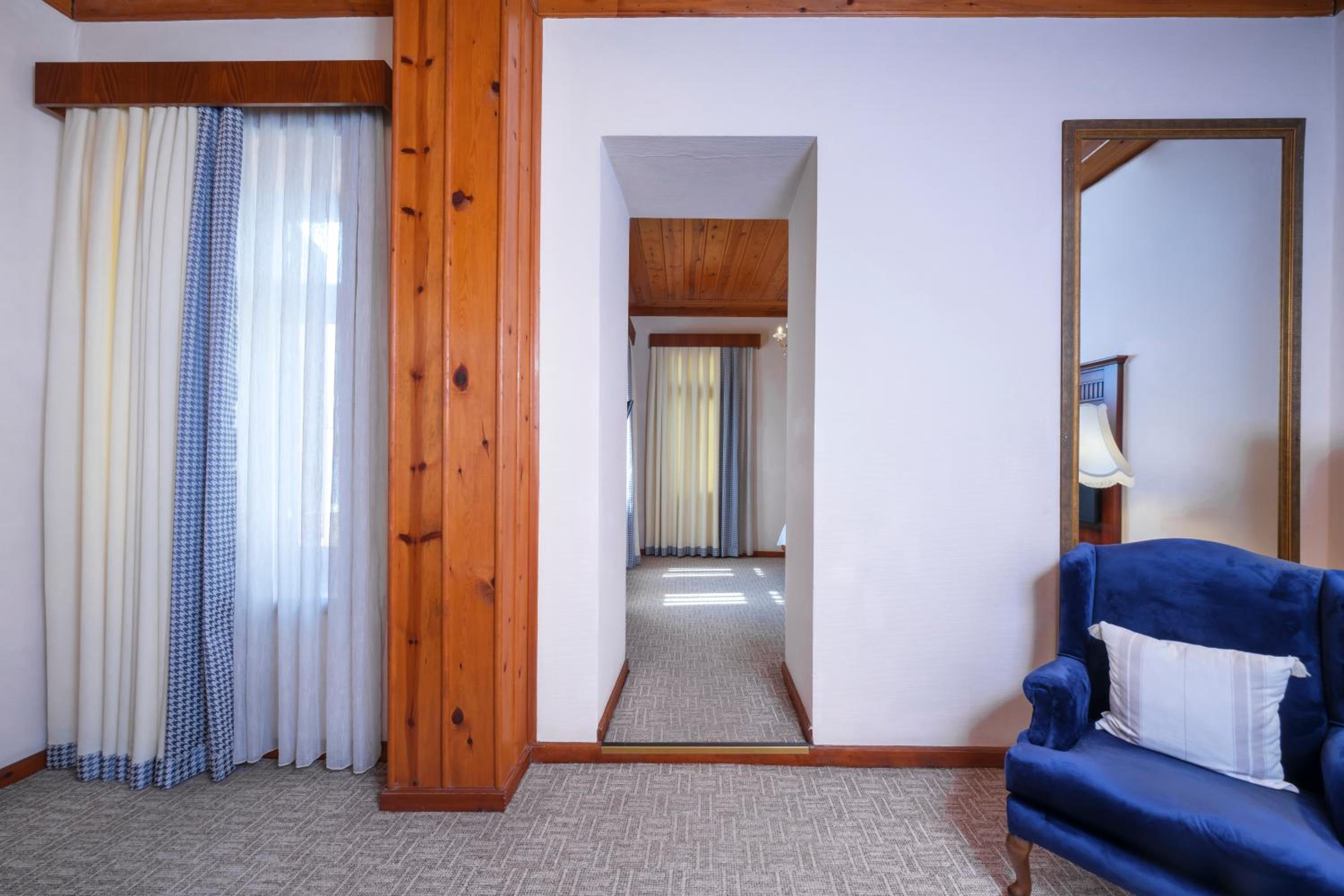 Suite with Balcony - Photo 7