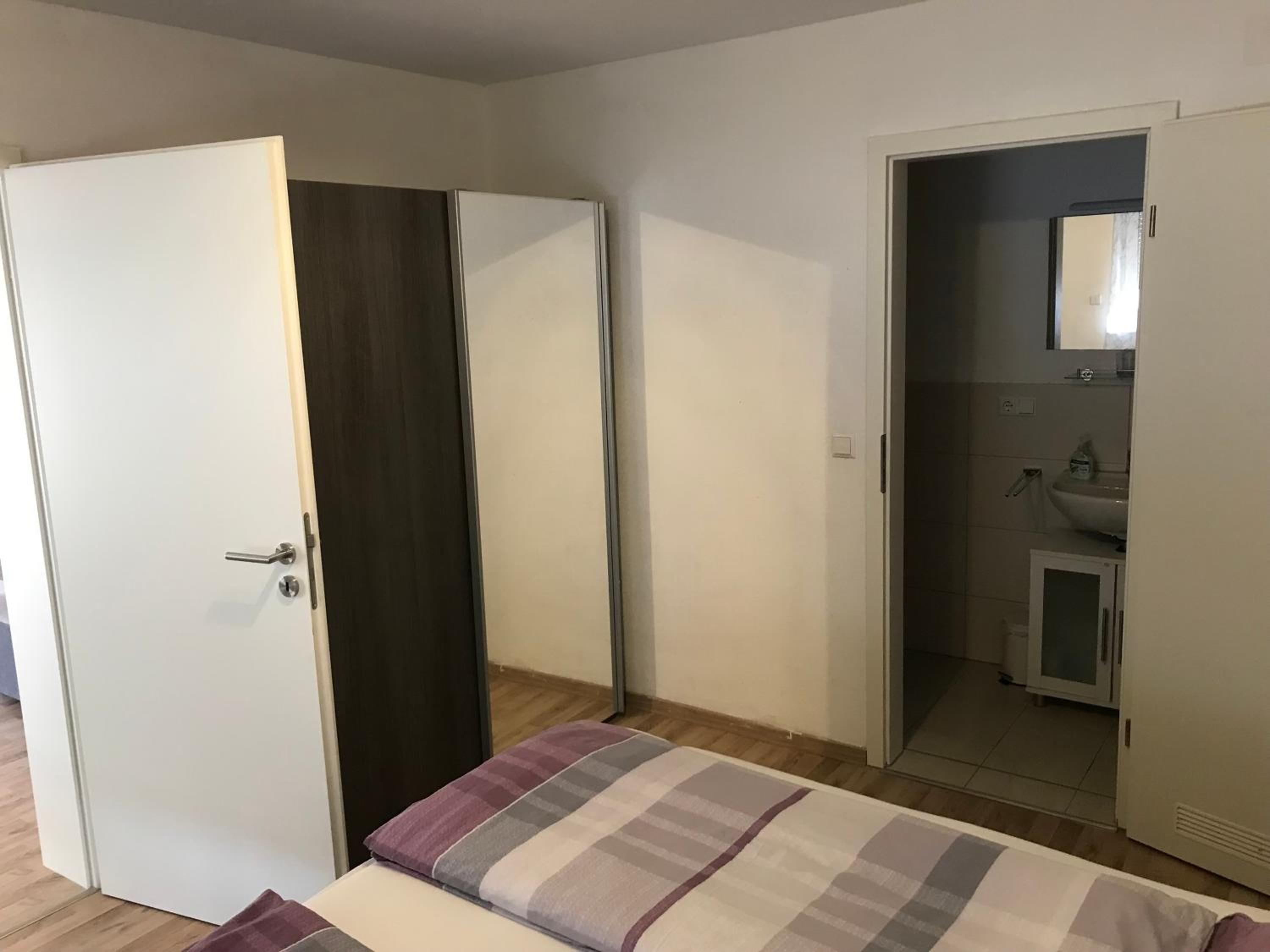 One-Bedroom Apartment photo 1