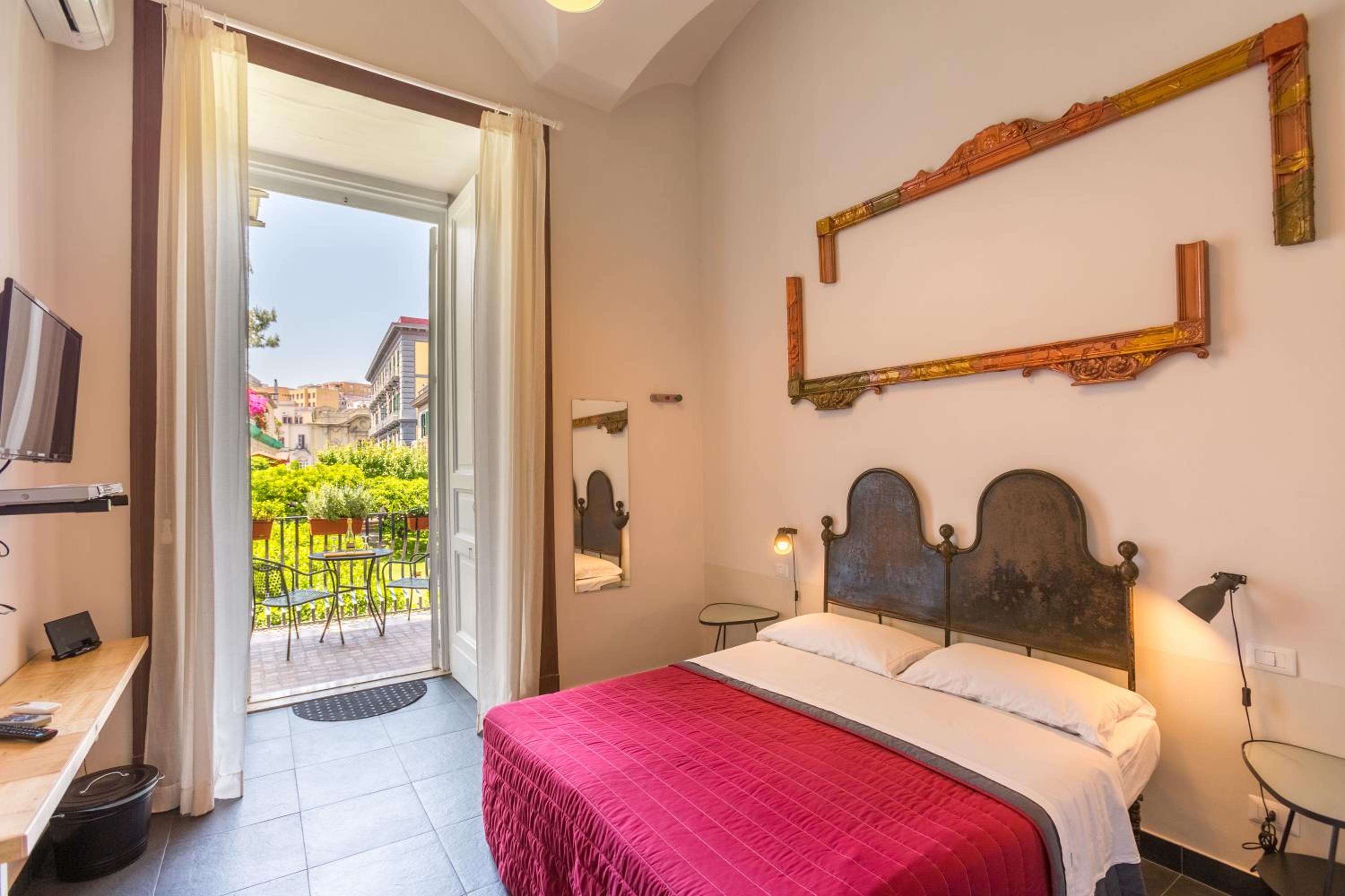 Double Room with Balcony and Garden View