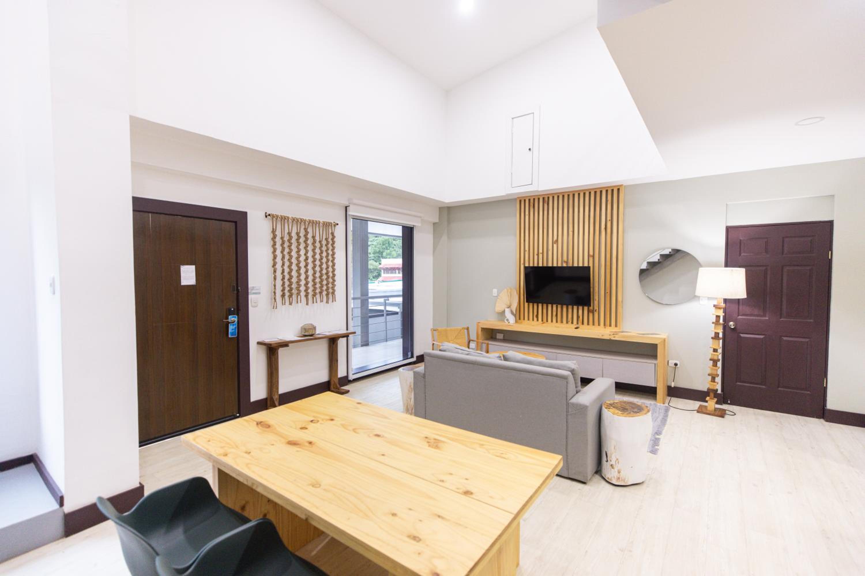 Studio - Split Level - Photo 6